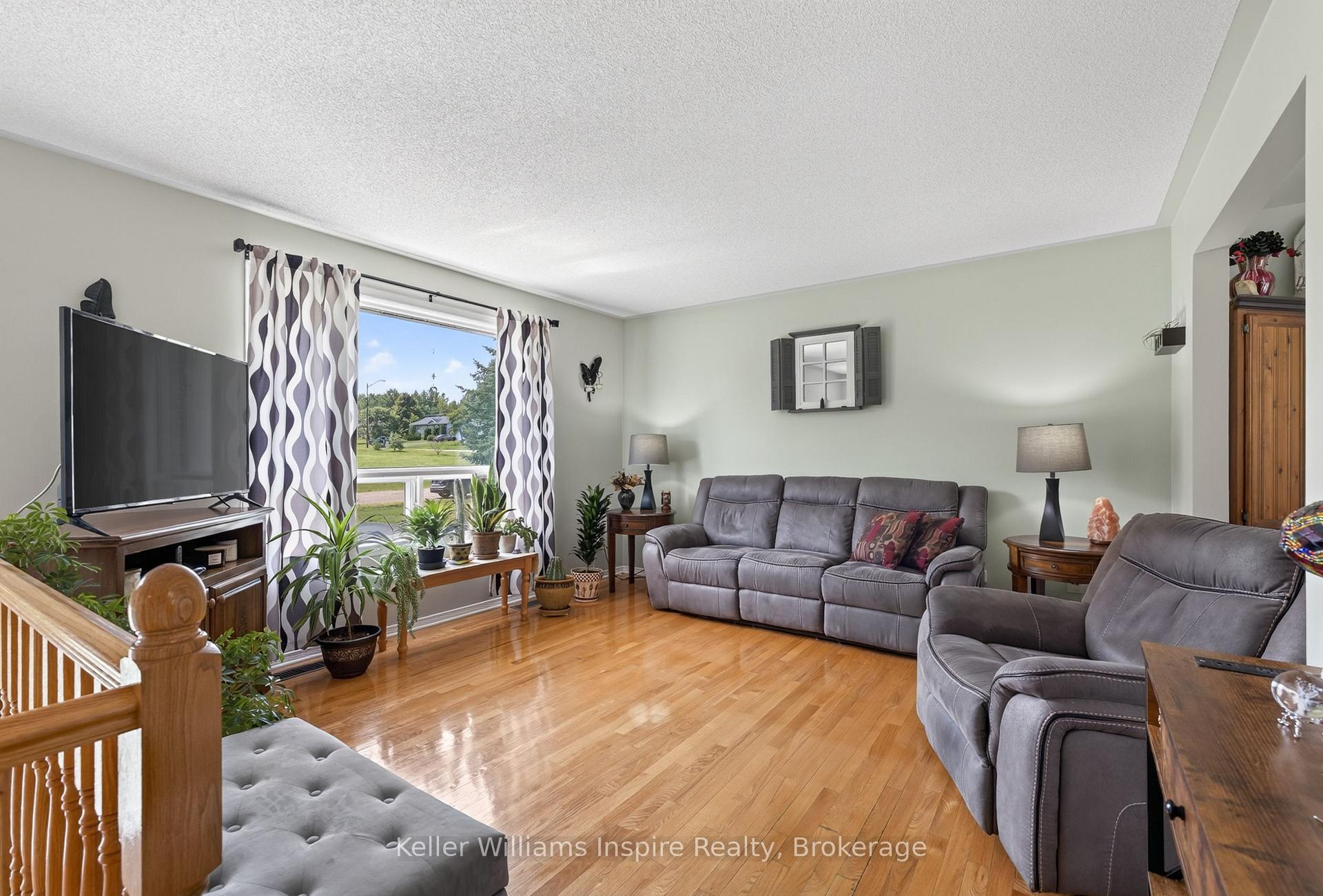 Photo 19 of 12 Jamie Crescent, Petawawa, Petawawa — HOMEH