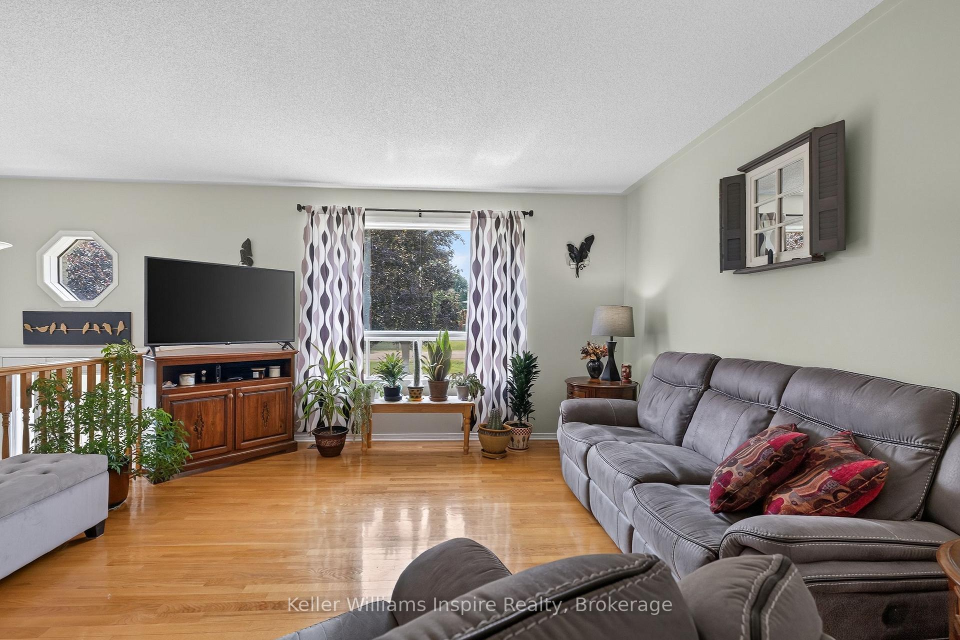 Photo 20 of 12 Jamie Crescent, Petawawa, Petawawa — HOMEH