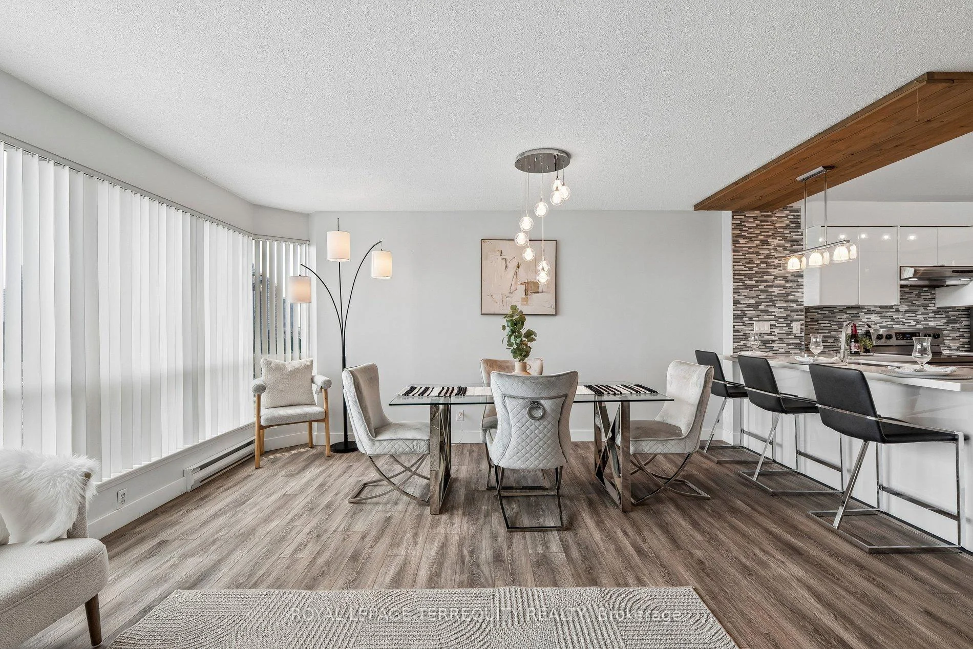 Photo 3 of Unit 906, 18 Lee Centre Drive, Scarborough, Woburn — HOMEH