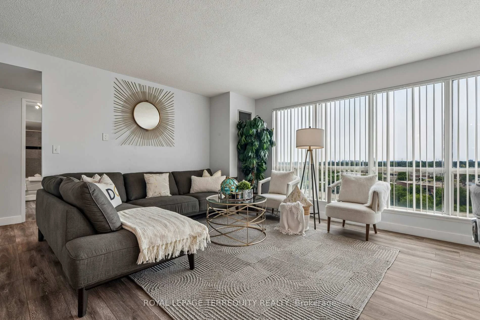 Photo 1 of Unit 906, 18 Lee Centre Drive, Scarborough, Woburn — HOMEH