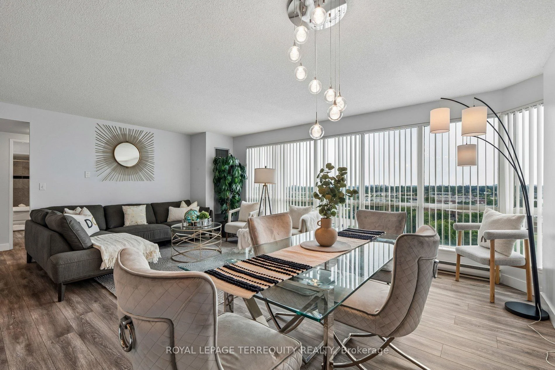 Photo 6 of Unit 906, 18 Lee Centre Drive, Scarborough, Woburn — HOMEH