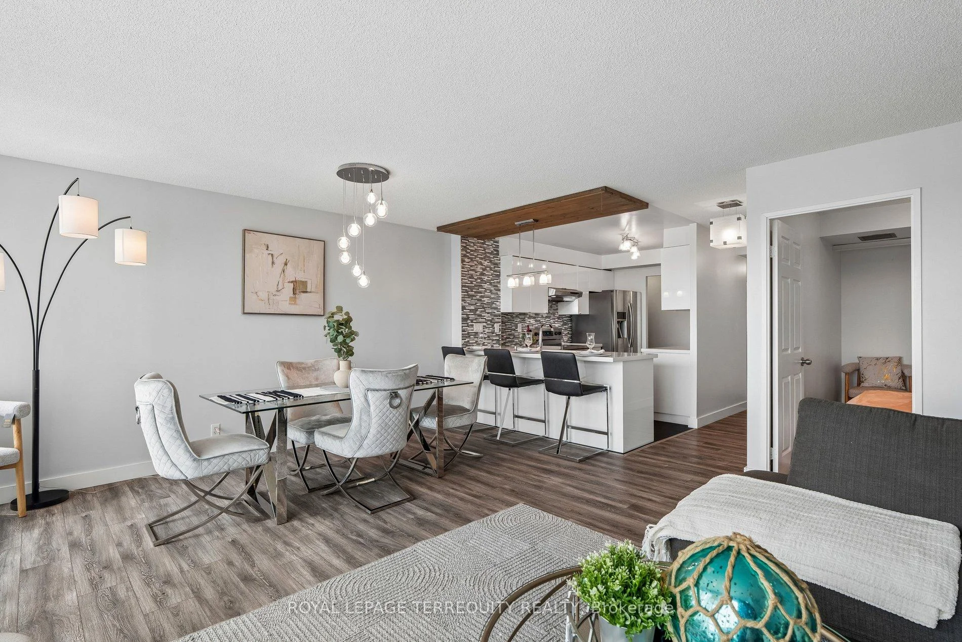Photo 8 of Unit 906, 18 Lee Centre Drive, Scarborough, Woburn — HOMEH