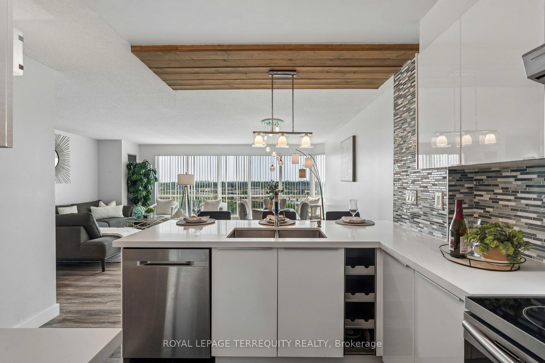 Photo 11 of Unit 906, 18 Lee Centre Drive, Scarborough, Woburn — HOMEH