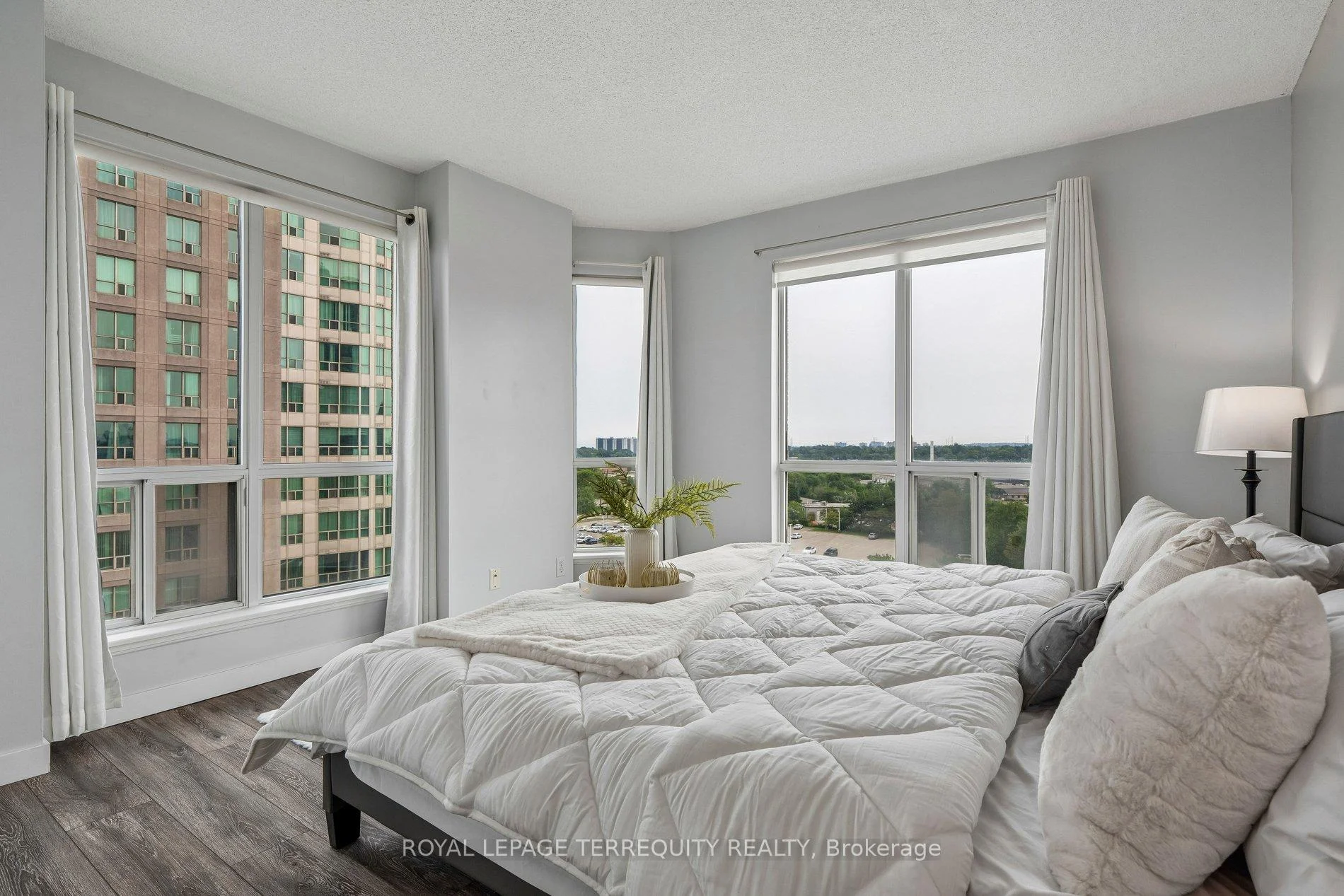 Photo 14 of Unit 906, 18 Lee Centre Drive, Scarborough, Woburn — HOMEH