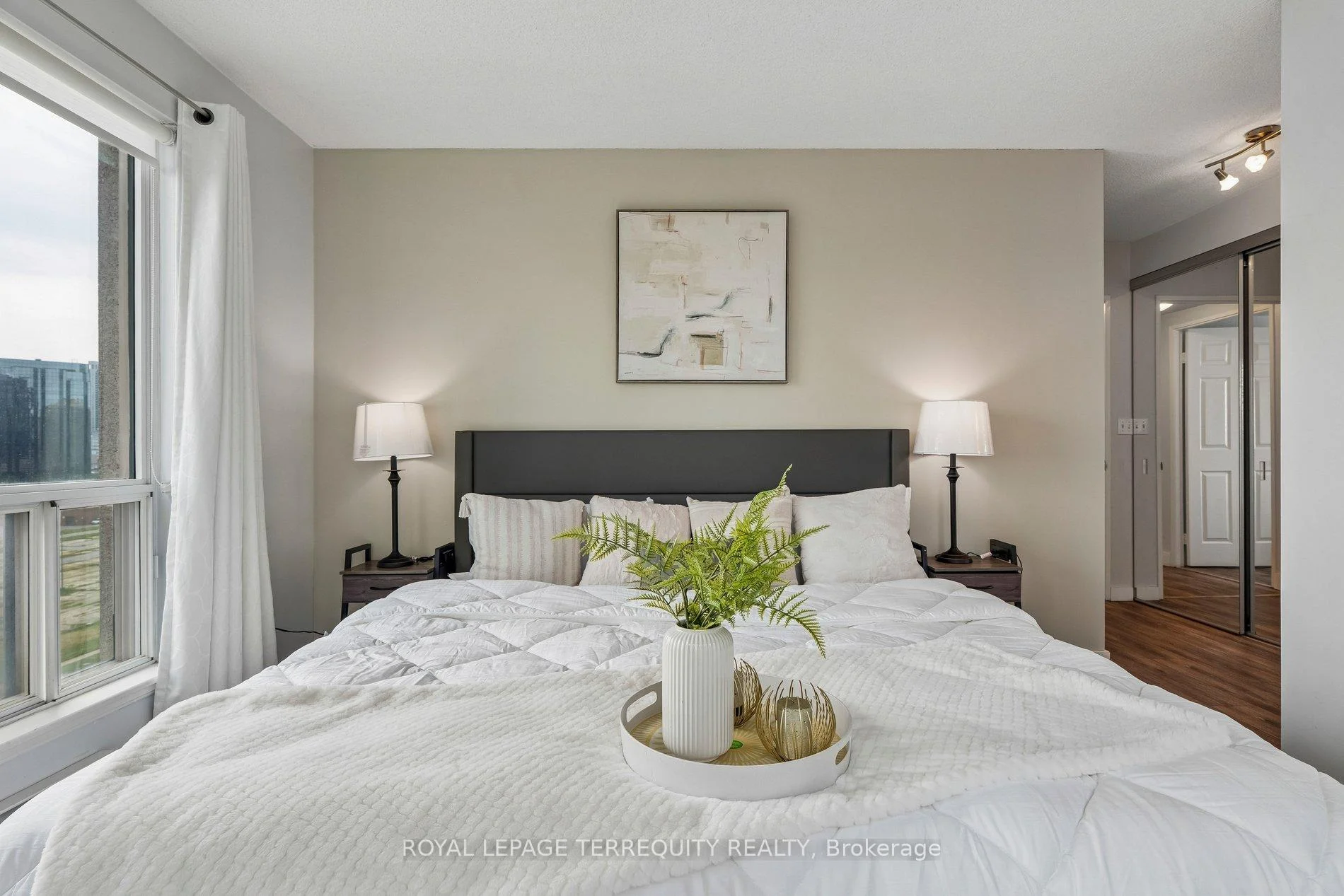 Photo 15 of Unit 906, 18 Lee Centre Drive, Scarborough, Woburn — HOMEH