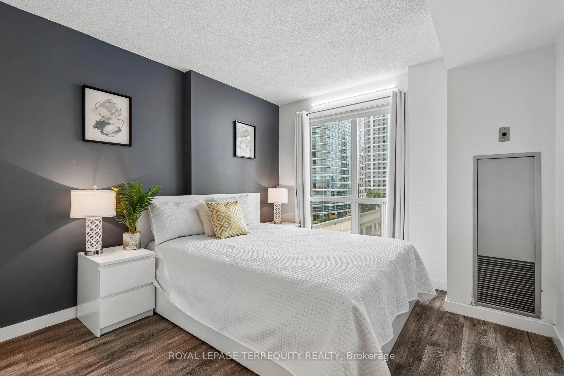 Photo 17 of Unit 906, 18 Lee Centre Drive, Scarborough, Woburn — HOMEH