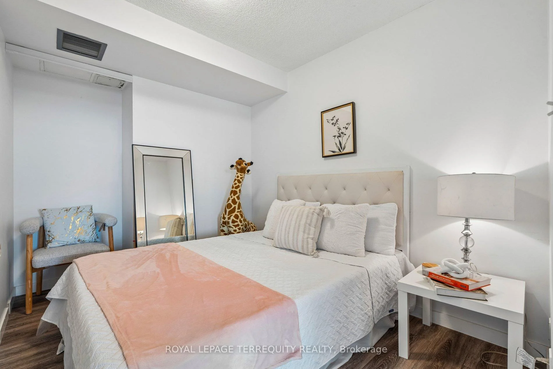 Photo 21 of Unit 906, 18 Lee Centre Drive, Scarborough, Woburn — HOMEH