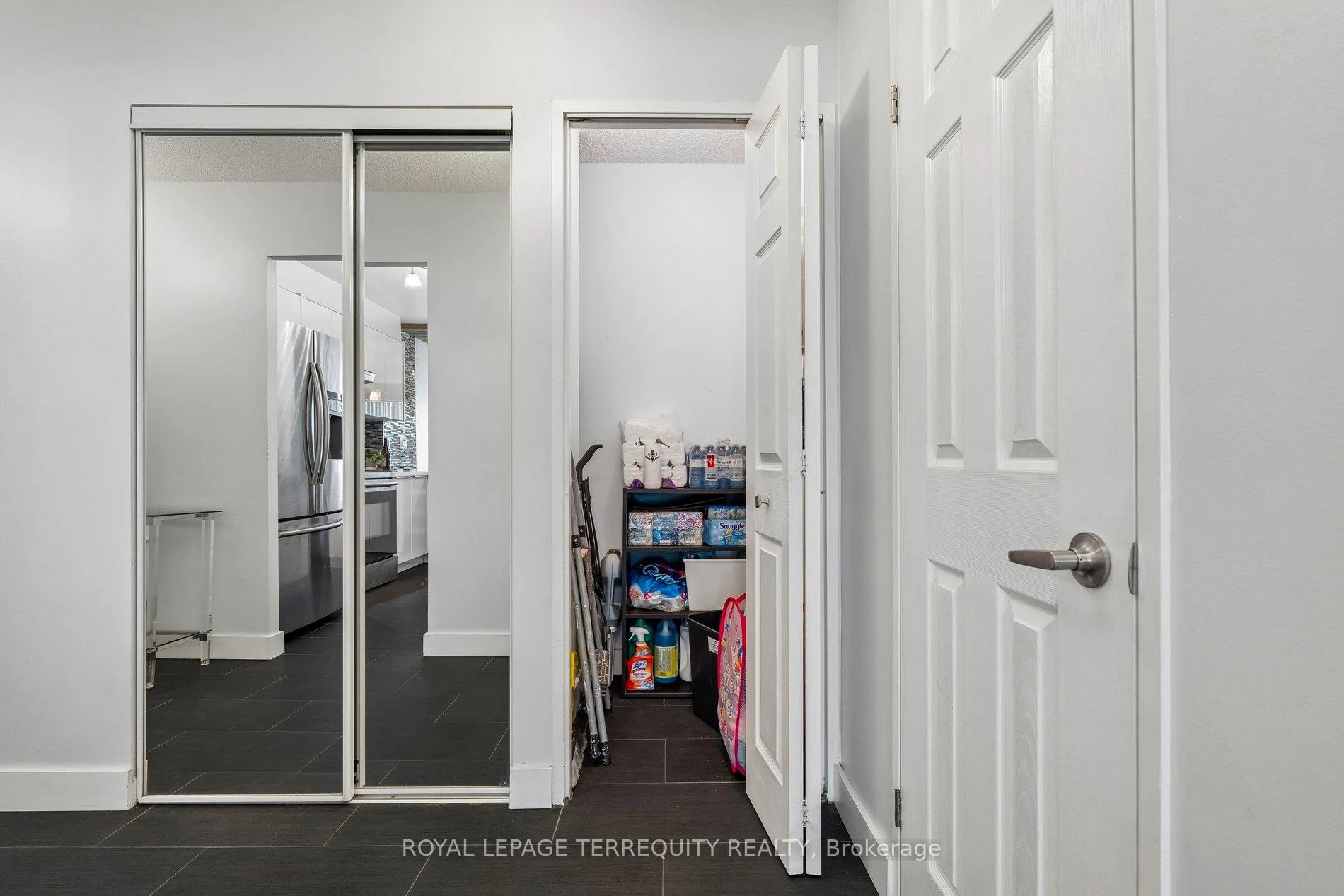Photo 23 of Unit 906, 18 Lee Centre Drive, Scarborough, Woburn — HOMEH