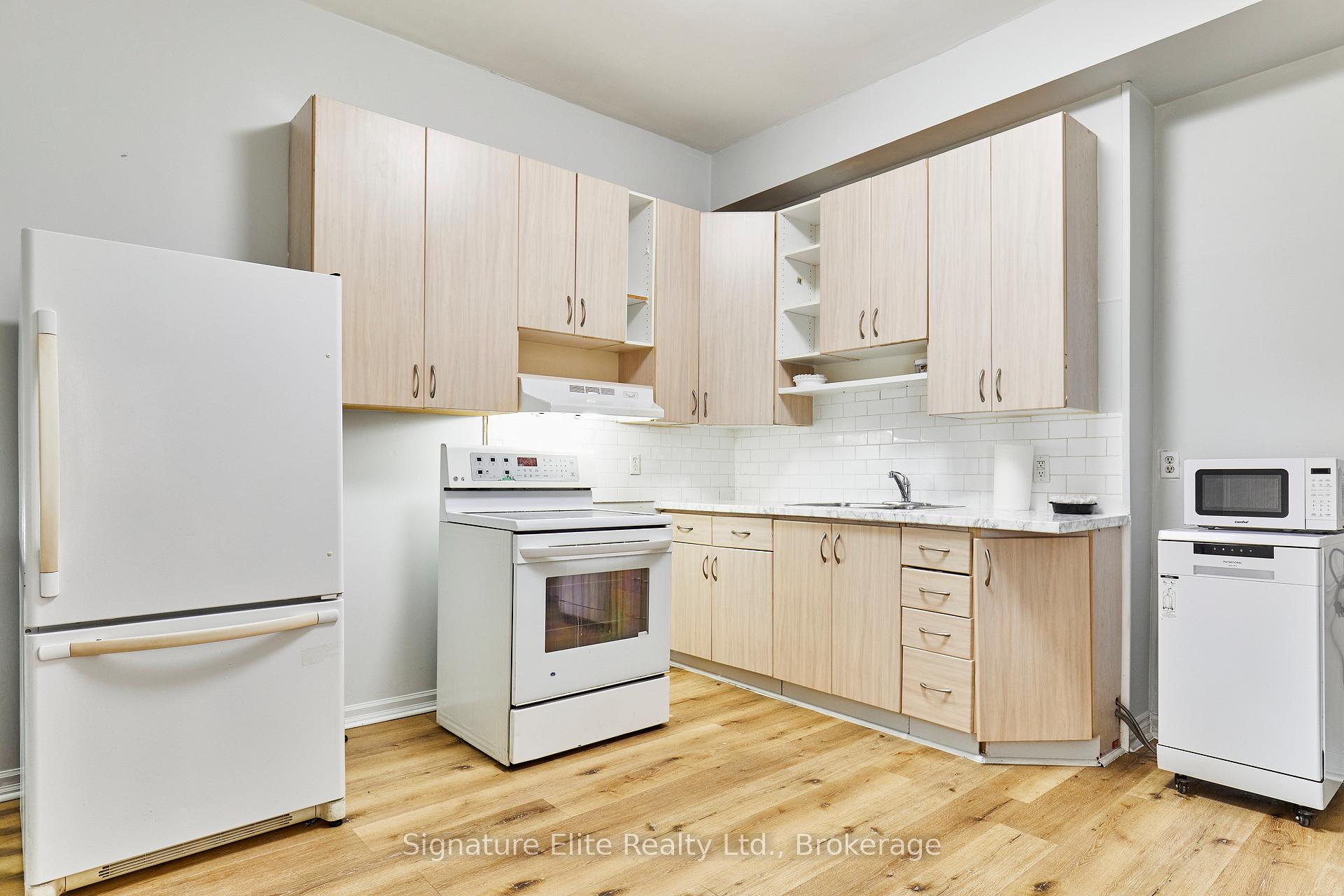 Photo 3 of Unit 3, 363 Barton Street E, Hamilton, Landsdale — HOMEH
