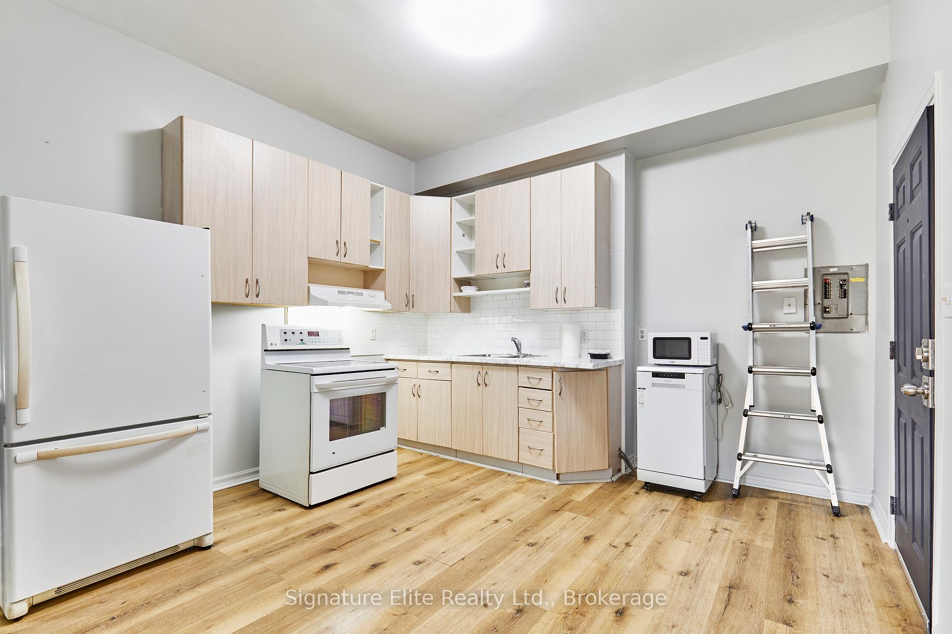 Photo 4 of Unit 3, 363 Barton Street E, Hamilton, Landsdale — HOMEH