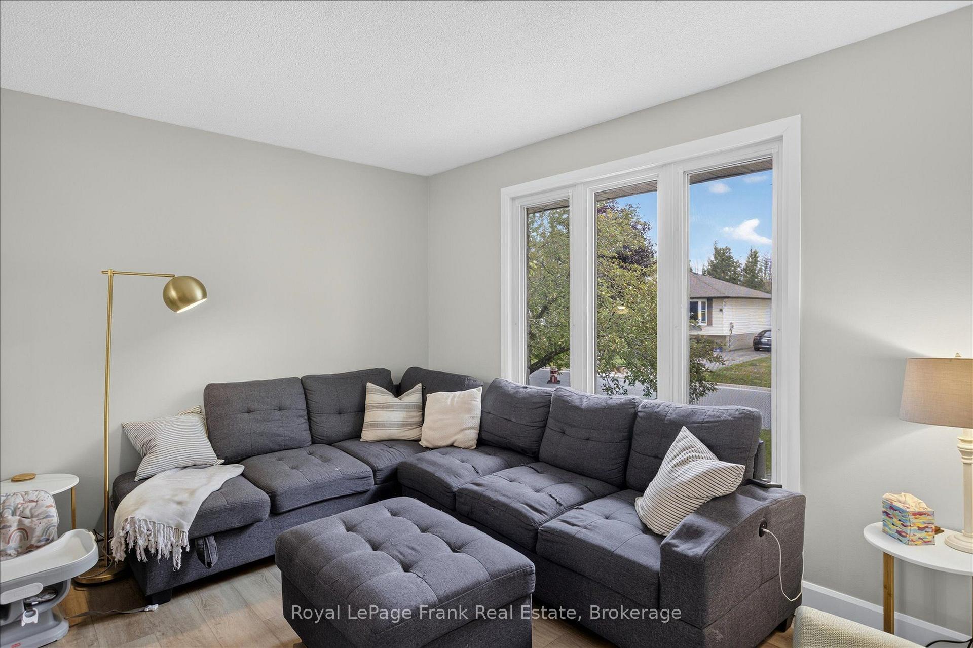 Photo 10 of 2615 Foxmeadow Road, Peterborough, Ashburnham Ward 4 — HOMEH
