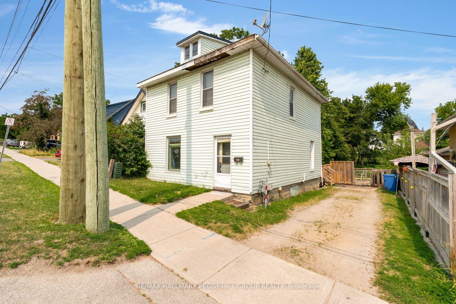 Front of 194 Mississaga Street W