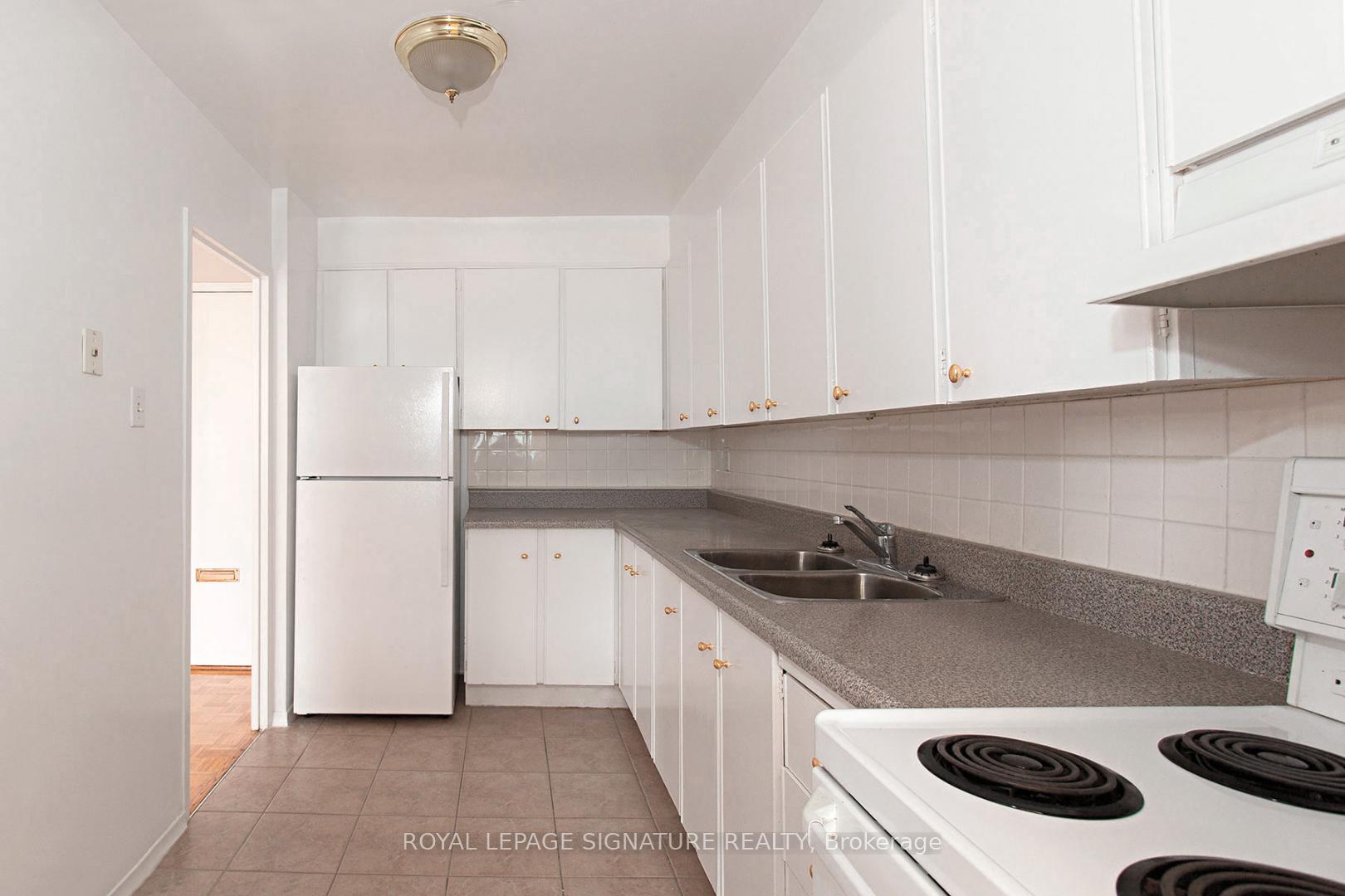 Photo 3 of Unit 203, 525 Eglinton Avenue E, Toronto, Mount Pleasant East — HOMEH
