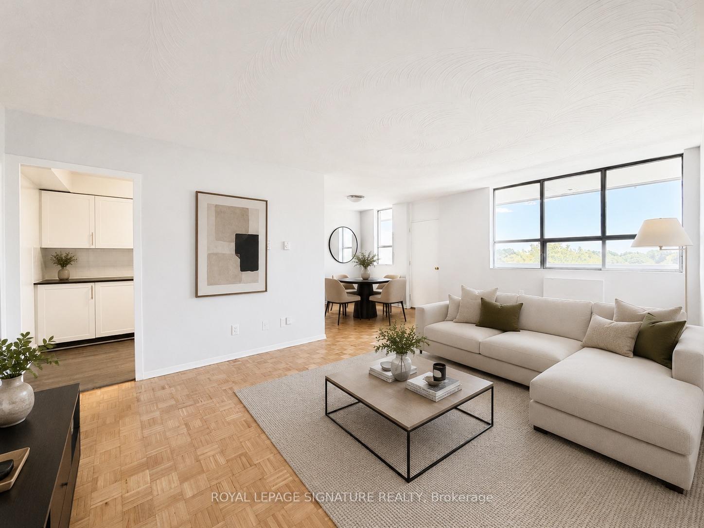 Front of Unit 804, 525 Eglinton Avenue E
