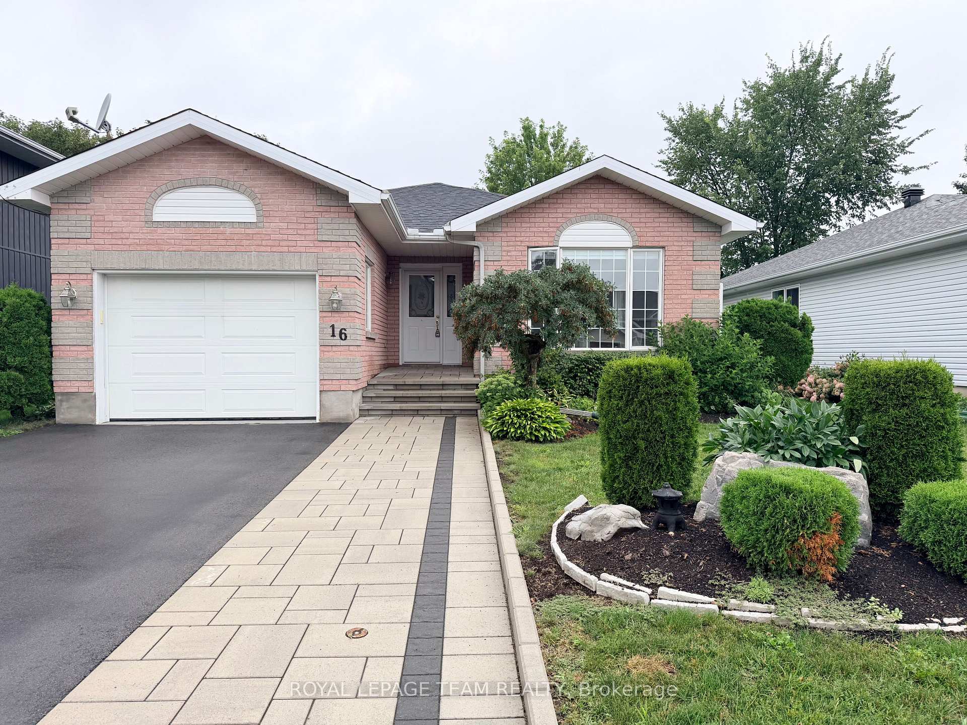 Photo 1 of 16 Fairview Crescent, Arnprior, Arnprior — HOMEH