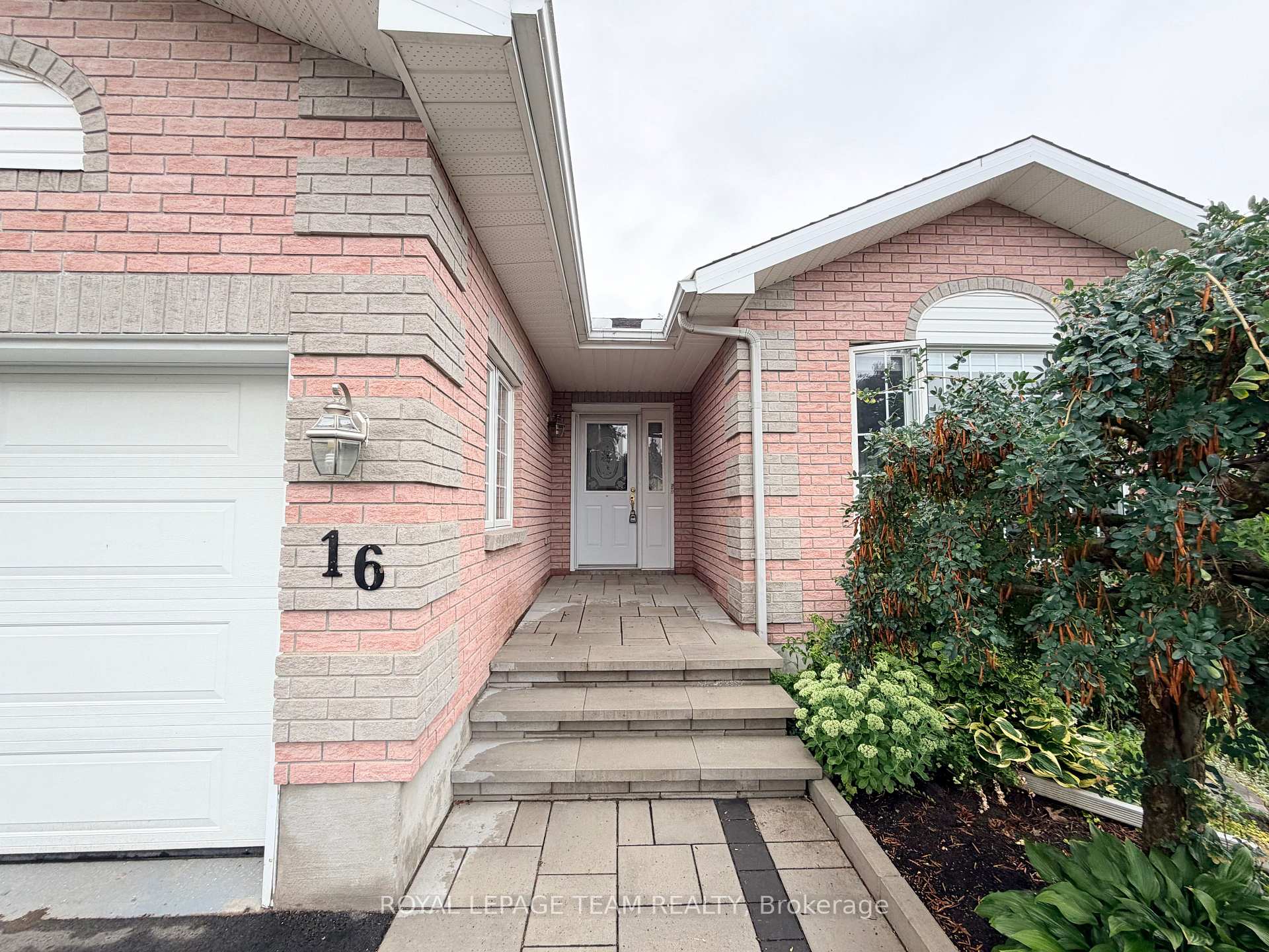 Photo 5 of 16 Fairview Crescent, Arnprior, Arnprior — HOMEH