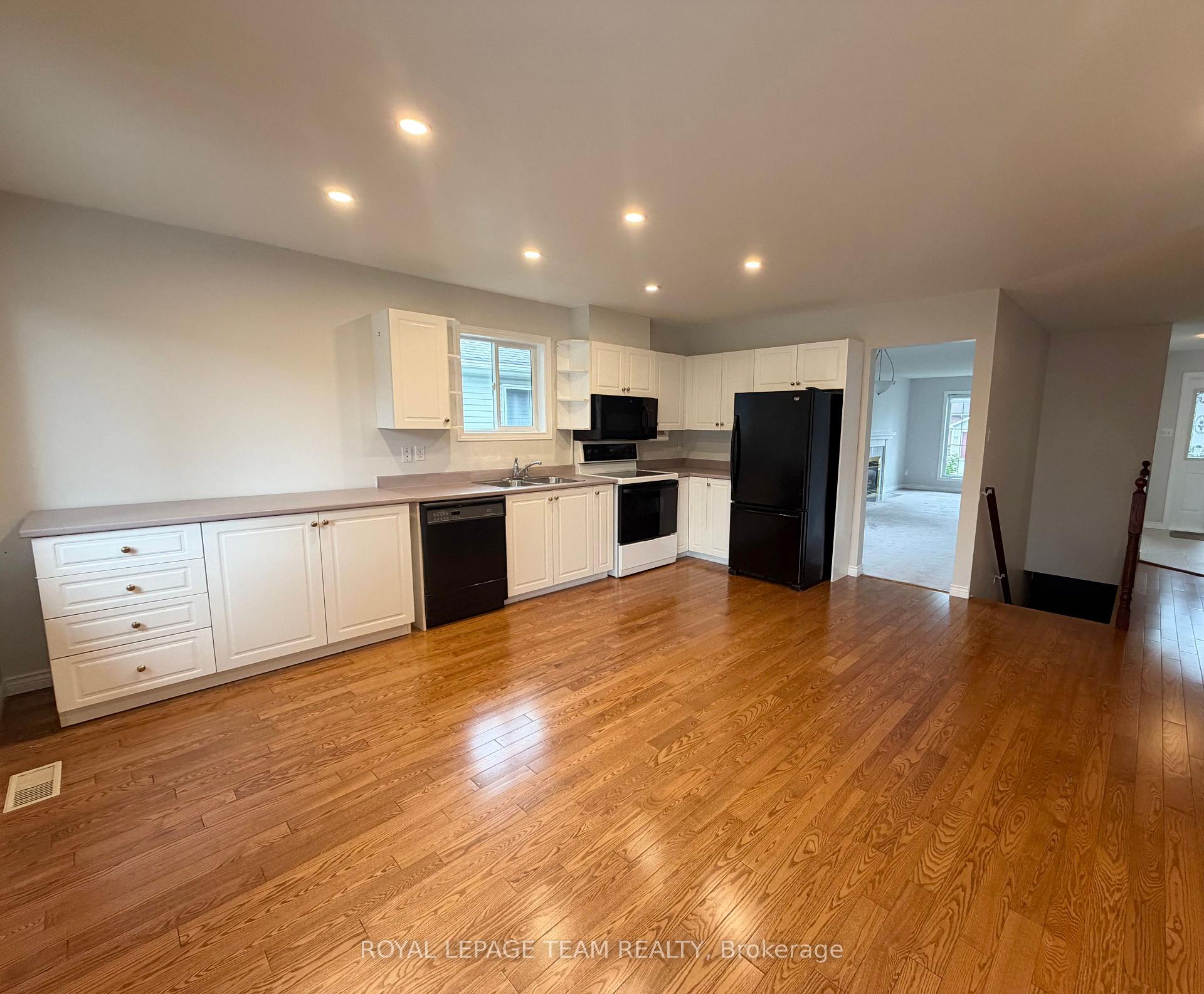 Photo 12 of 16 Fairview Crescent, Arnprior, Arnprior — HOMEH