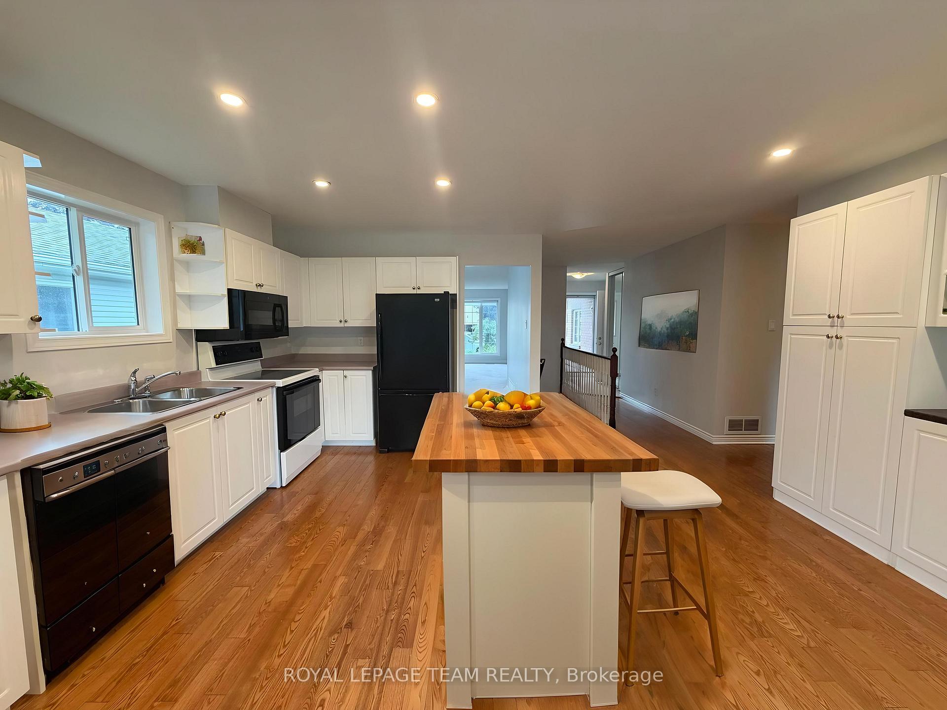 Photo 14 of 16 Fairview Crescent, Arnprior, Arnprior — HOMEH