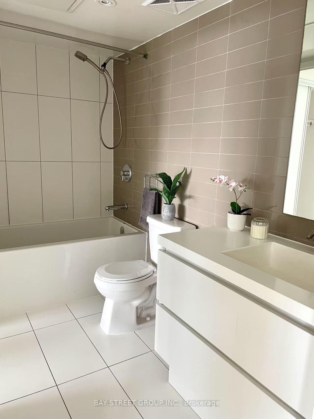 Photo 8 of Unit 2908, 75 Queens Wharf Road, Toronto, Waterfront Communities — HOMEH