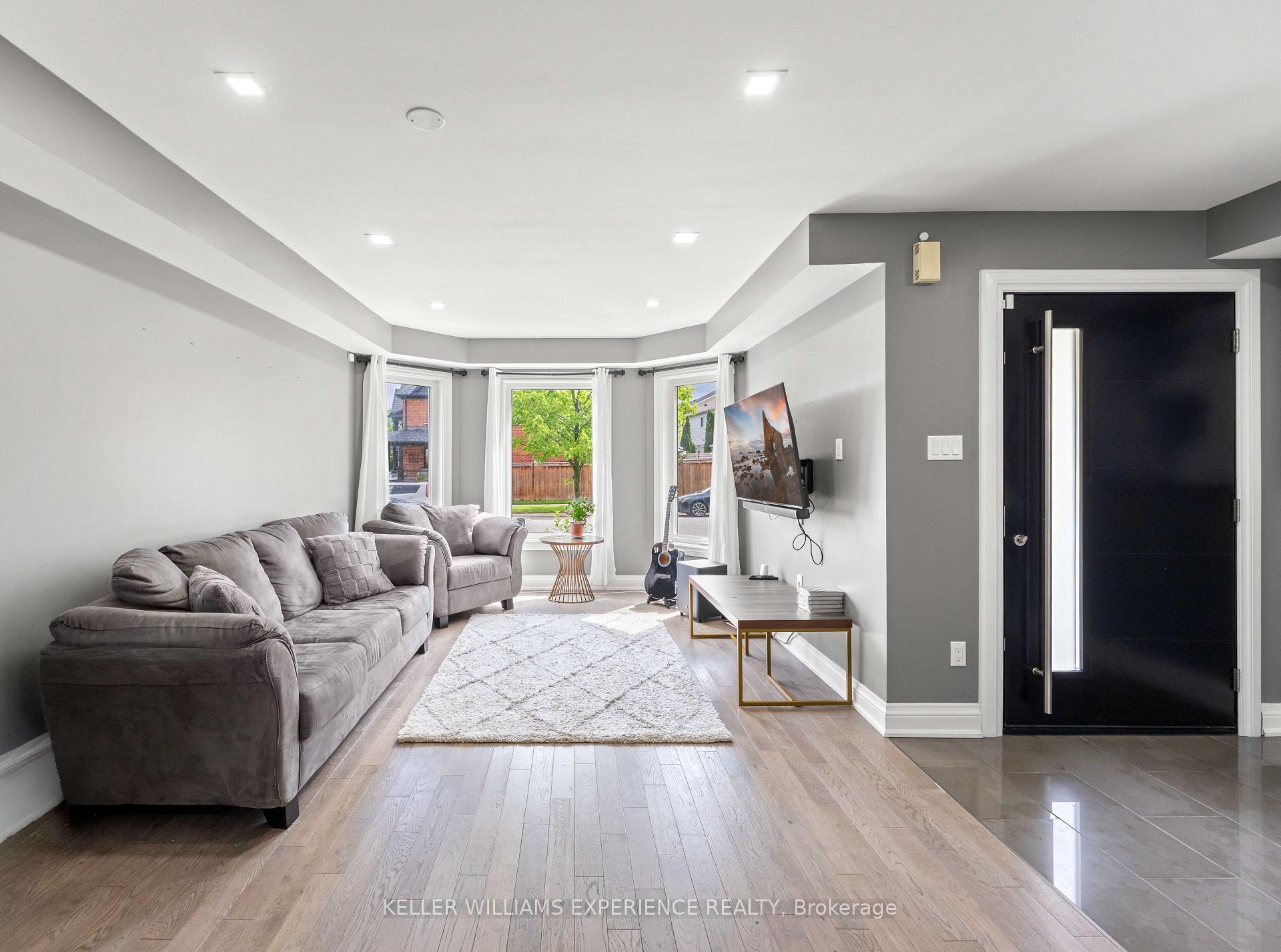 Photo 6 of 16 Snowden Avenue, Barrie, Innis-Shore — HOMEH
