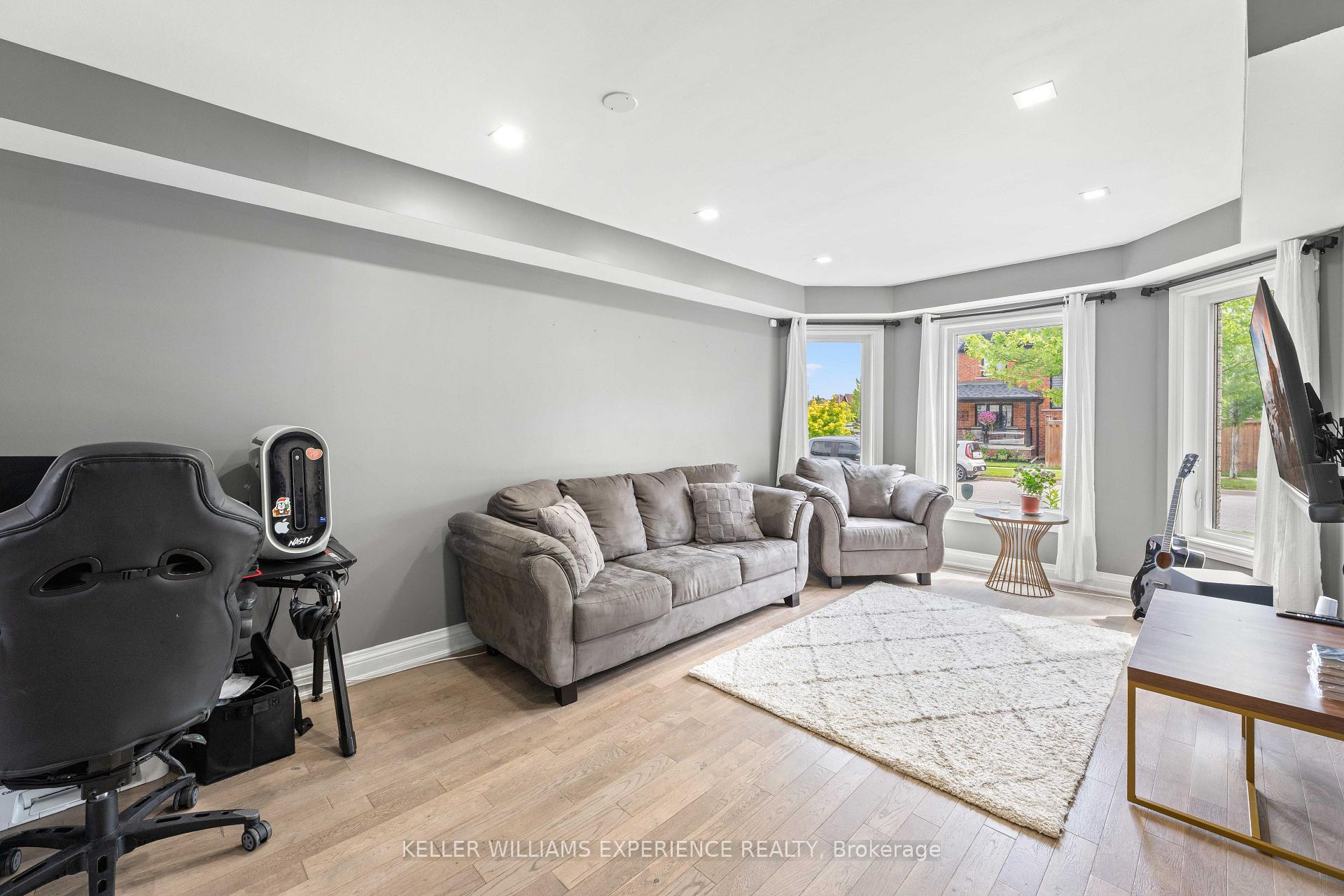 Photo 8 of 16 Snowden Avenue, Barrie, Innis-Shore — HOMEH