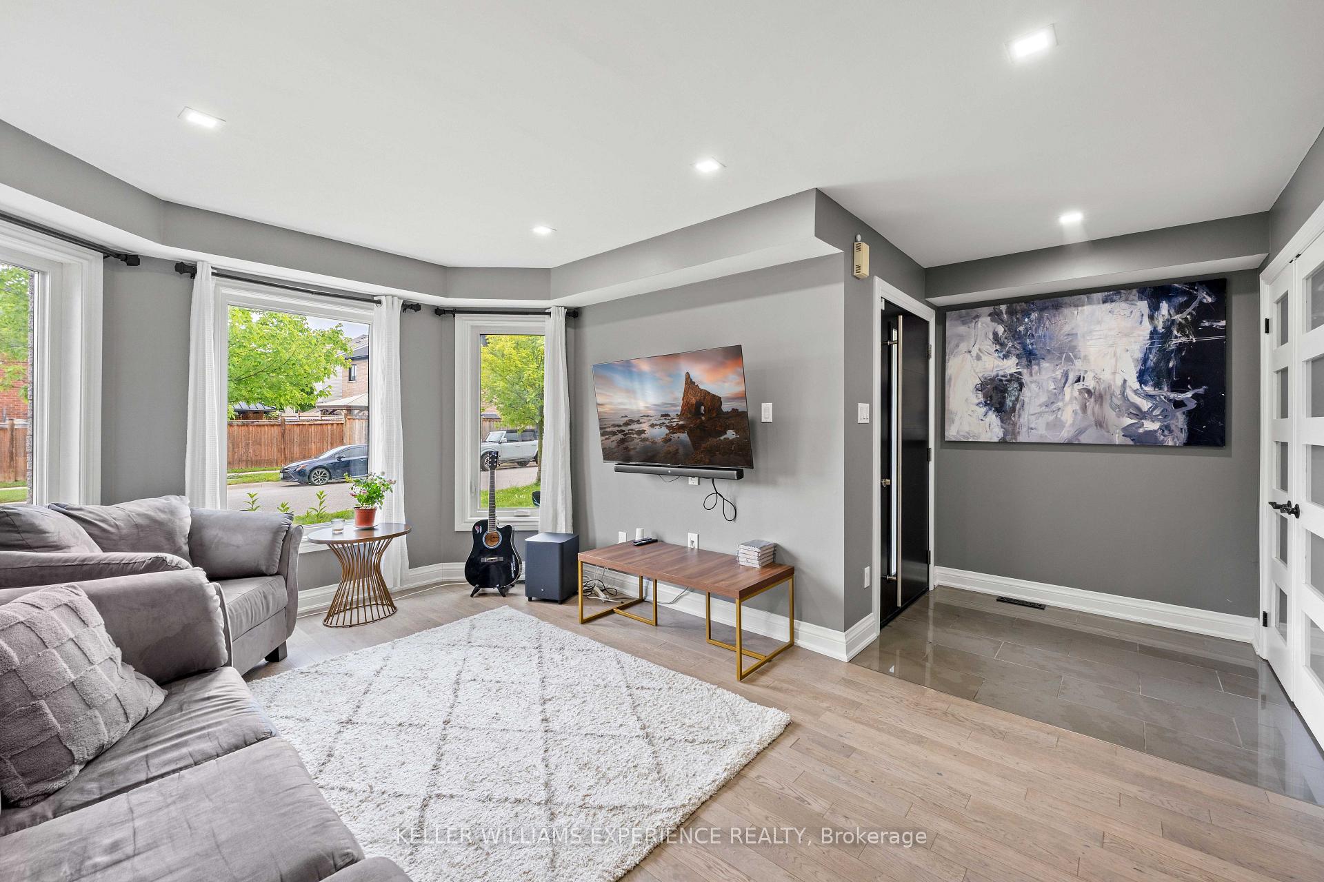 Photo 9 of 16 Snowden Avenue, Barrie, Innis-Shore — HOMEH