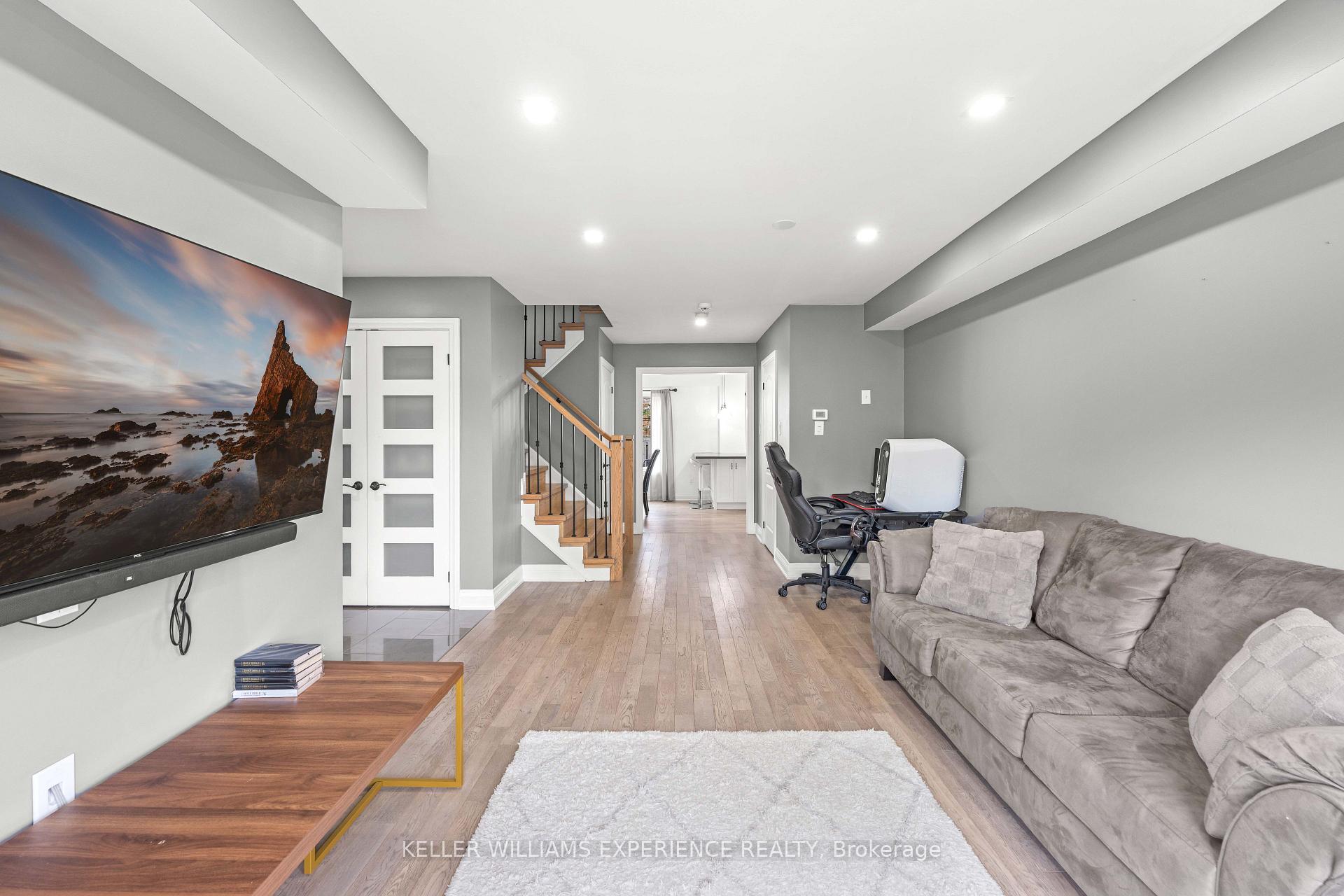 Photo 10 of 16 Snowden Avenue, Barrie, Innis-Shore — HOMEH