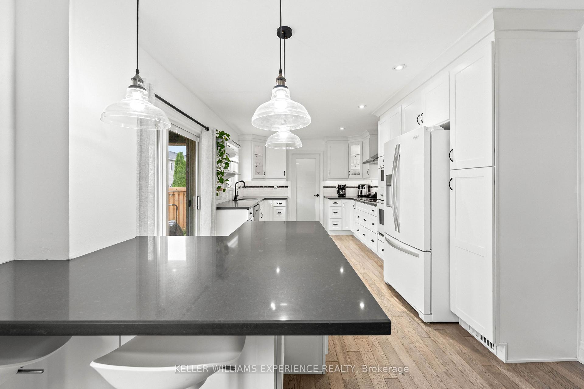 Photo 17 of 16 Snowden Avenue, Barrie, Innis-Shore — HOMEH