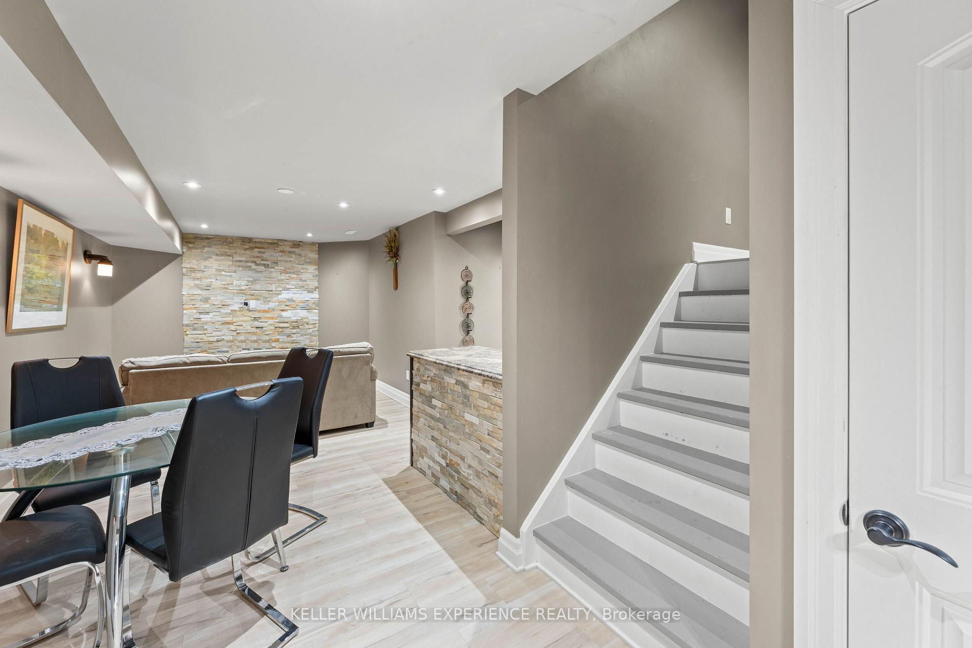 Photo 38 of 16 Snowden Avenue, Barrie, Innis-Shore — HOMEH