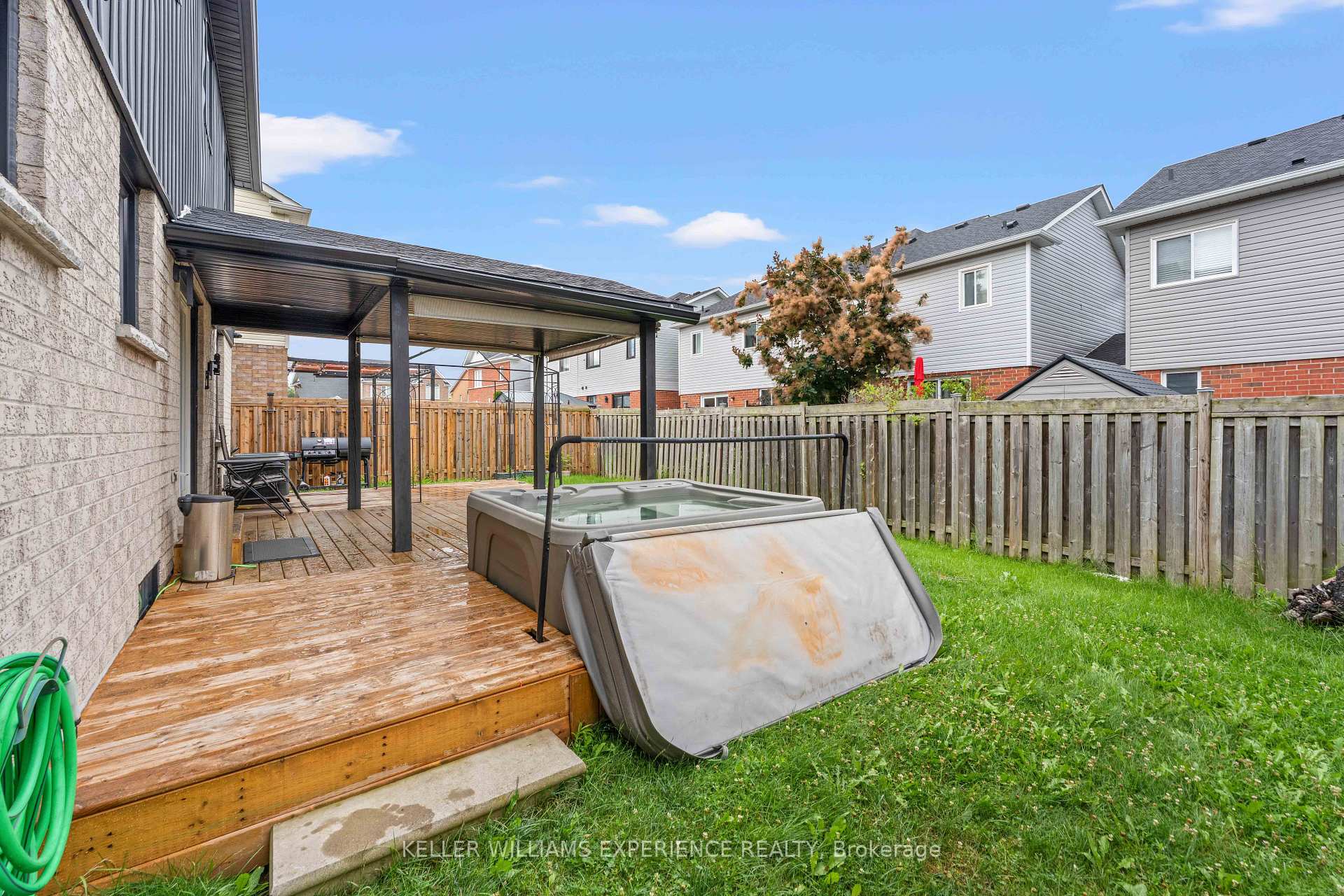 Photo 45 of 16 Snowden Avenue, Barrie, Innis-Shore — HOMEH