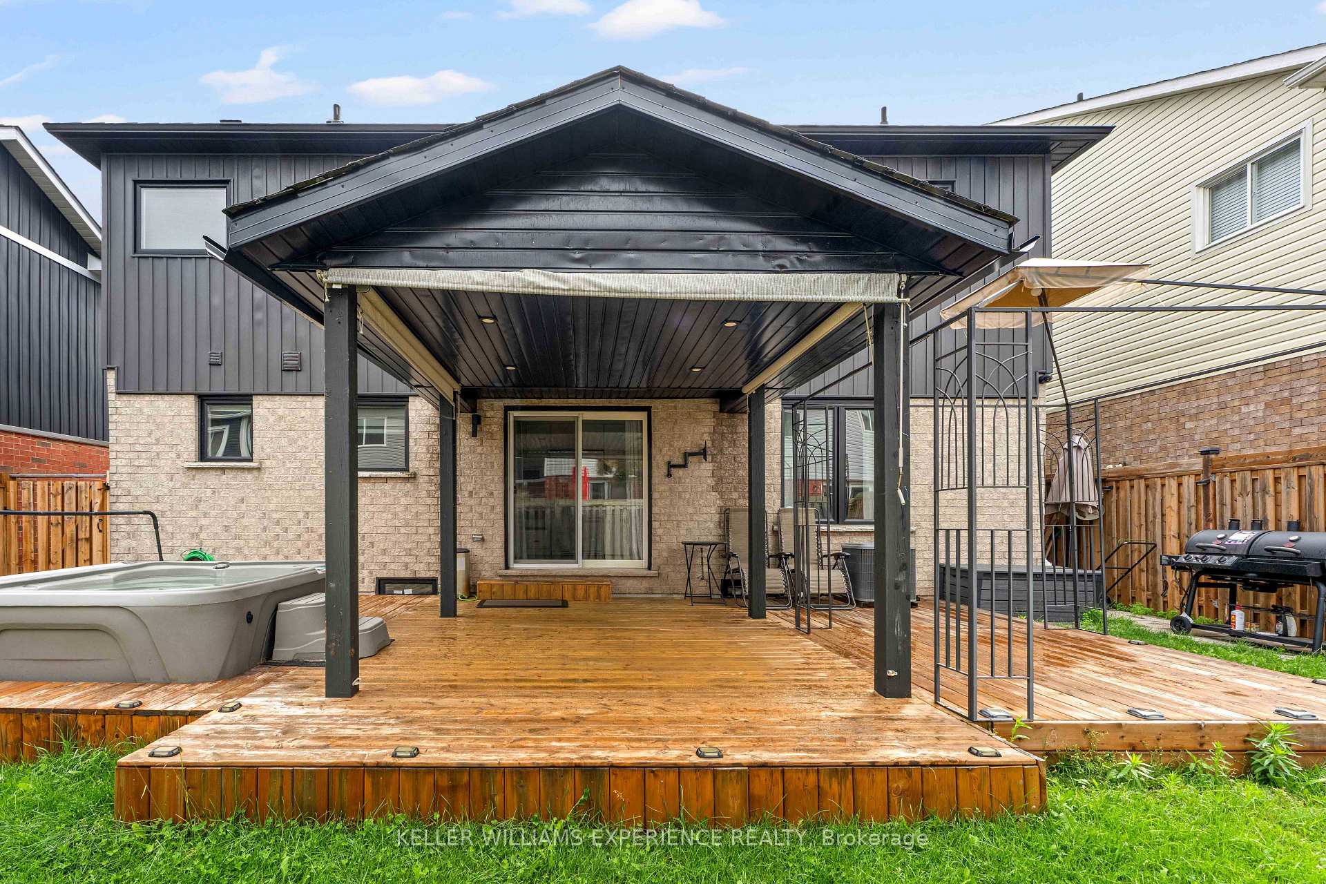 Photo 46 of 16 Snowden Avenue, Barrie, Innis-Shore — HOMEH
