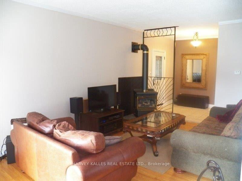 Photo 2 of 788 Batory Avenue, Pickering, West Shore — HOMEH