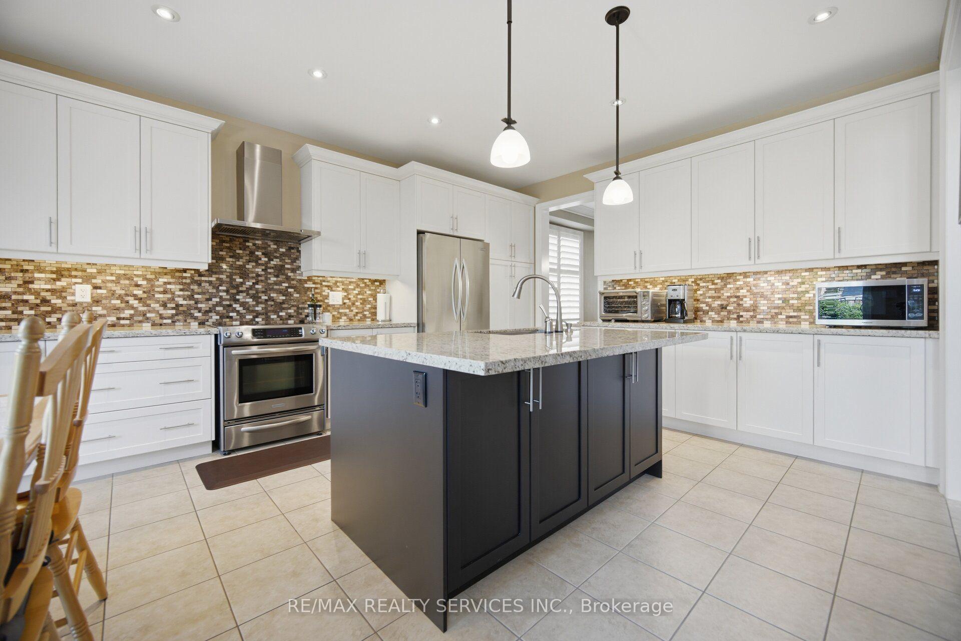 Photo 10 of 49 Learmont Avenue, Caledon, Rural Caledon — HOMEH