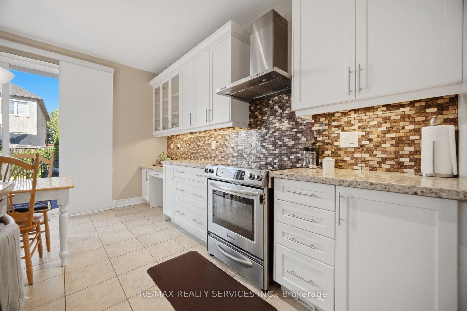 Photo 13 of 49 Learmont Avenue, Caledon, Rural Caledon — HOMEH