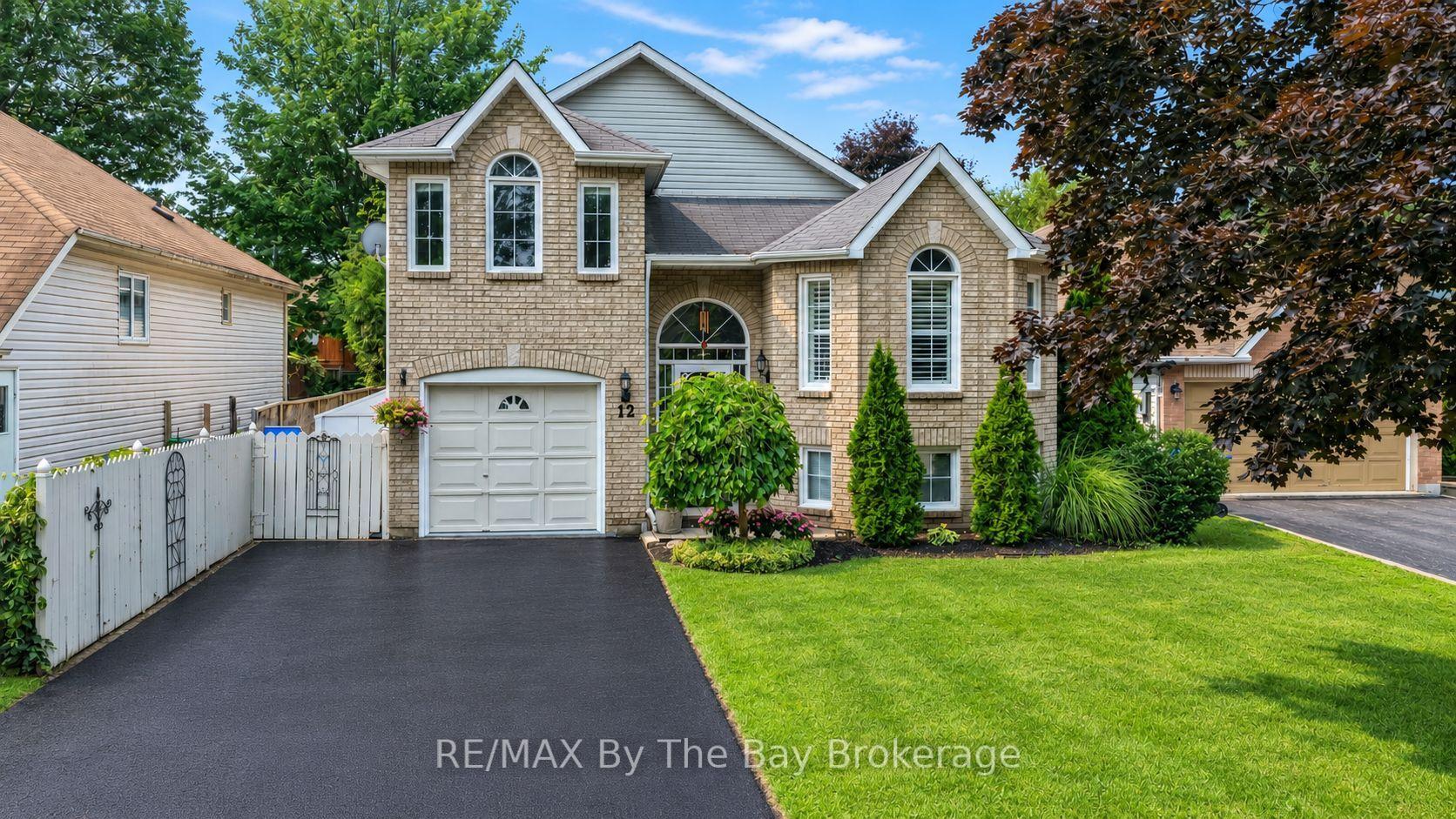 Photo 1 of 12 Goldsmith Place, Wasaga Beach — HOMEH