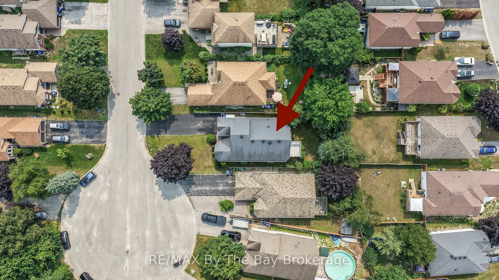Photo 4 of 12 Goldsmith Place, Wasaga Beach — HOMEH