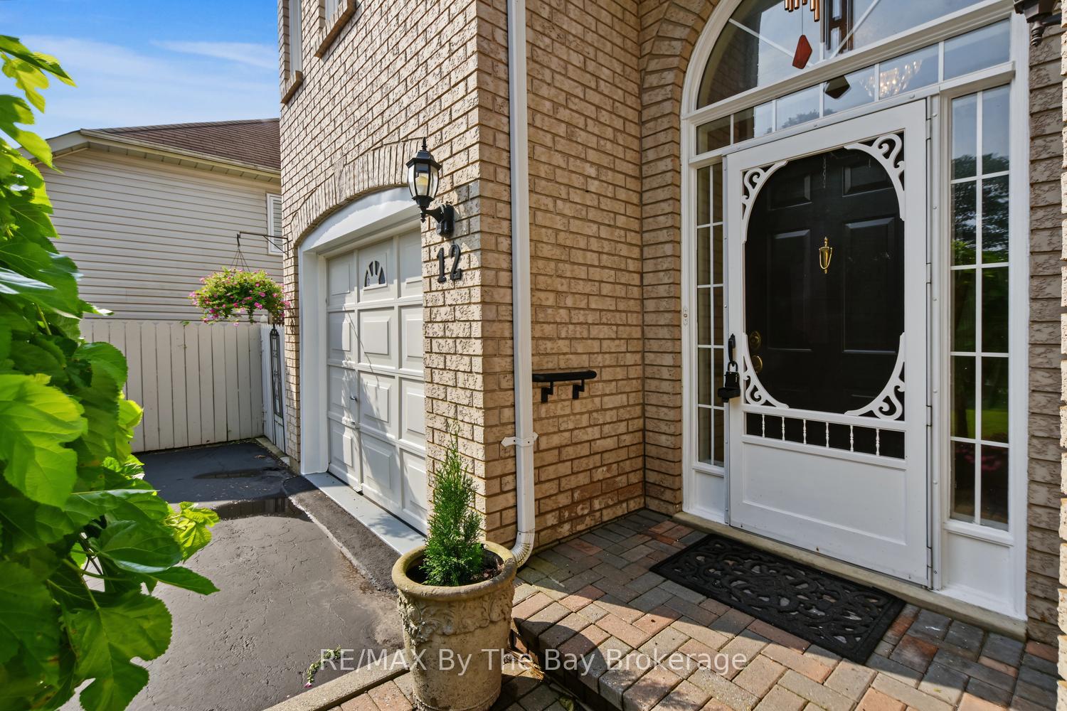 Photo 5 of 12 Goldsmith Place, Wasaga Beach — HOMEH