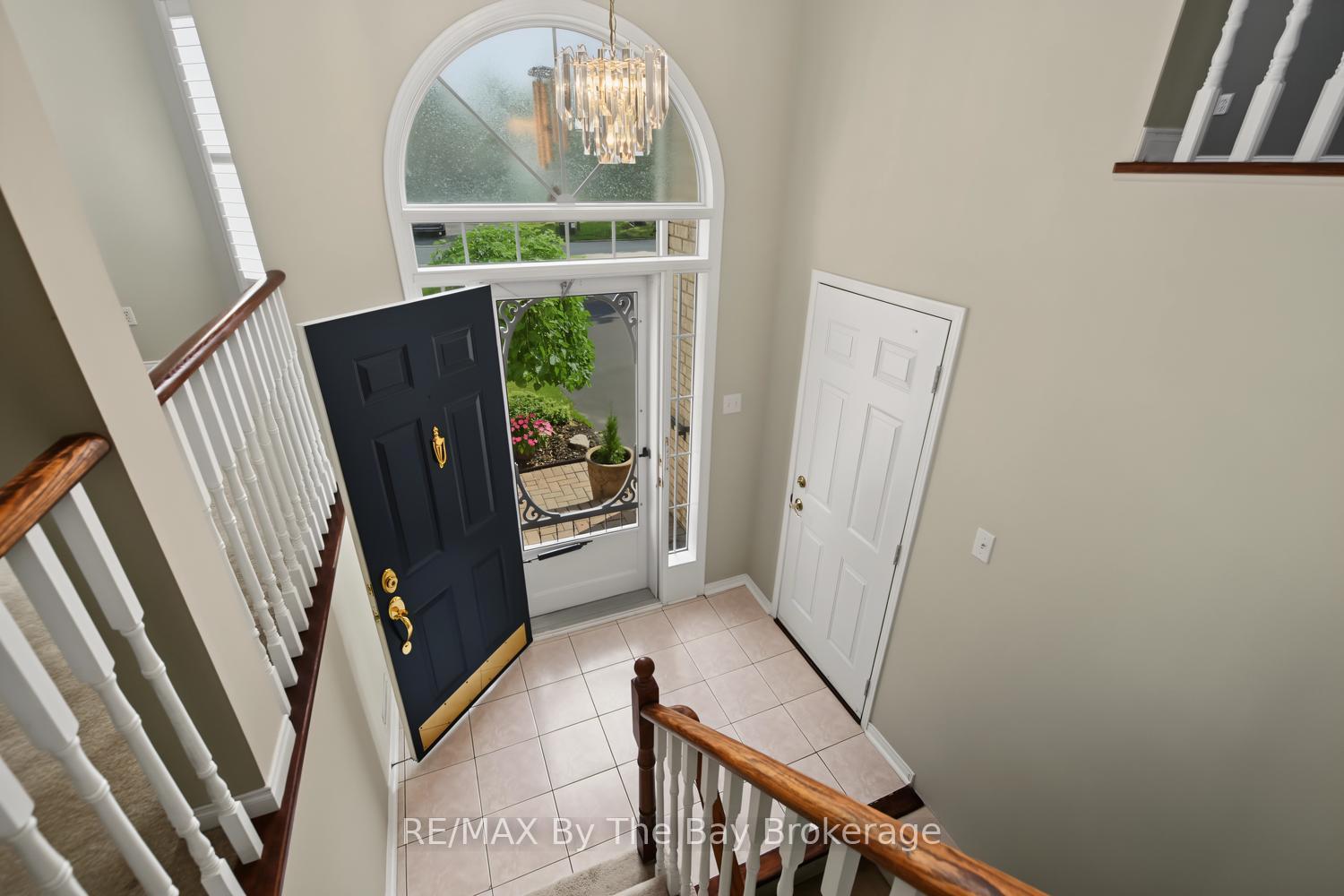 Photo 6 of 12 Goldsmith Place, Wasaga Beach — HOMEH
