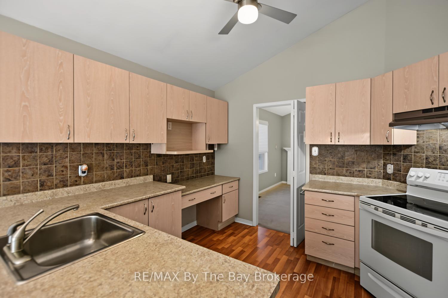 Photo 18 of 12 Goldsmith Place, Wasaga Beach — HOMEH