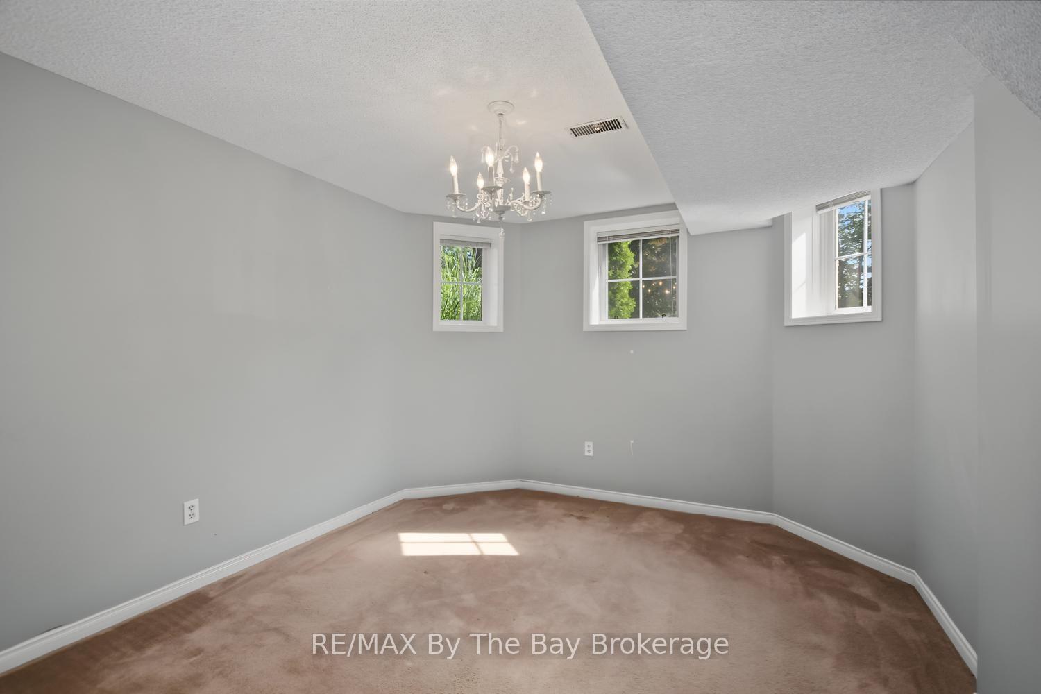 Photo 39 of 12 Goldsmith Place, Wasaga Beach — HOMEH