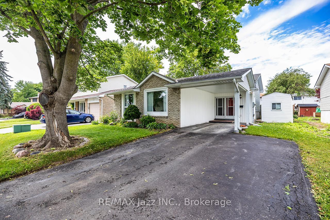Photo 2 of 22 Deerpark Crescent, Clarington, Bowmanville — HOMEH