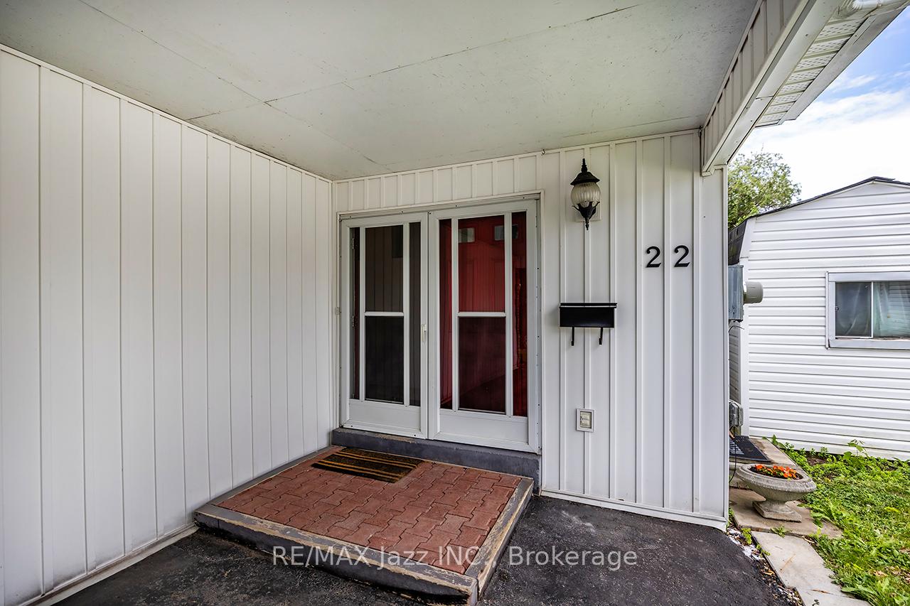 Photo 4 of 22 Deerpark Crescent, Clarington, Bowmanville — HOMEH