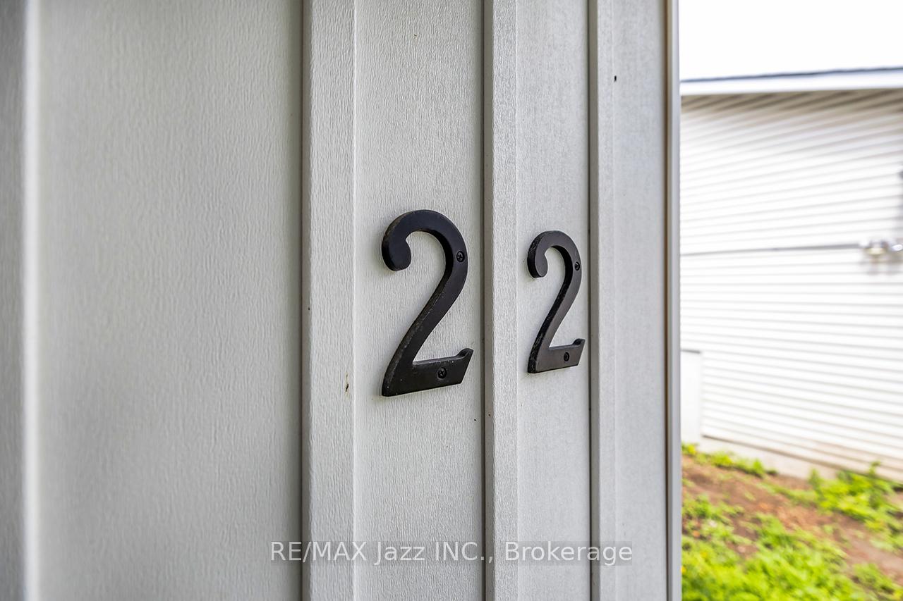 Photo 5 of 22 Deerpark Crescent, Clarington, Bowmanville — HOMEH