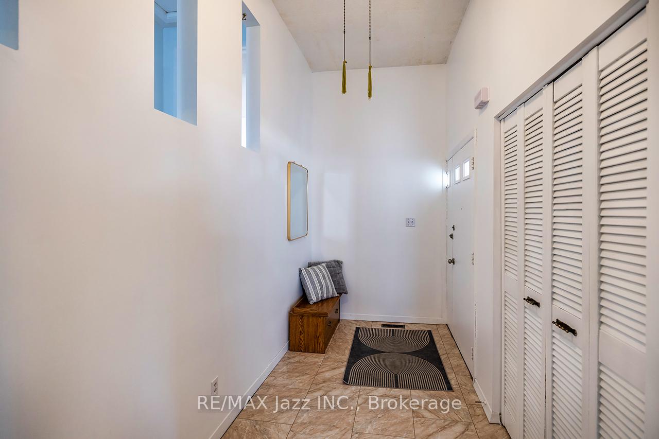 Photo 6 of 22 Deerpark Crescent, Clarington, Bowmanville — HOMEH