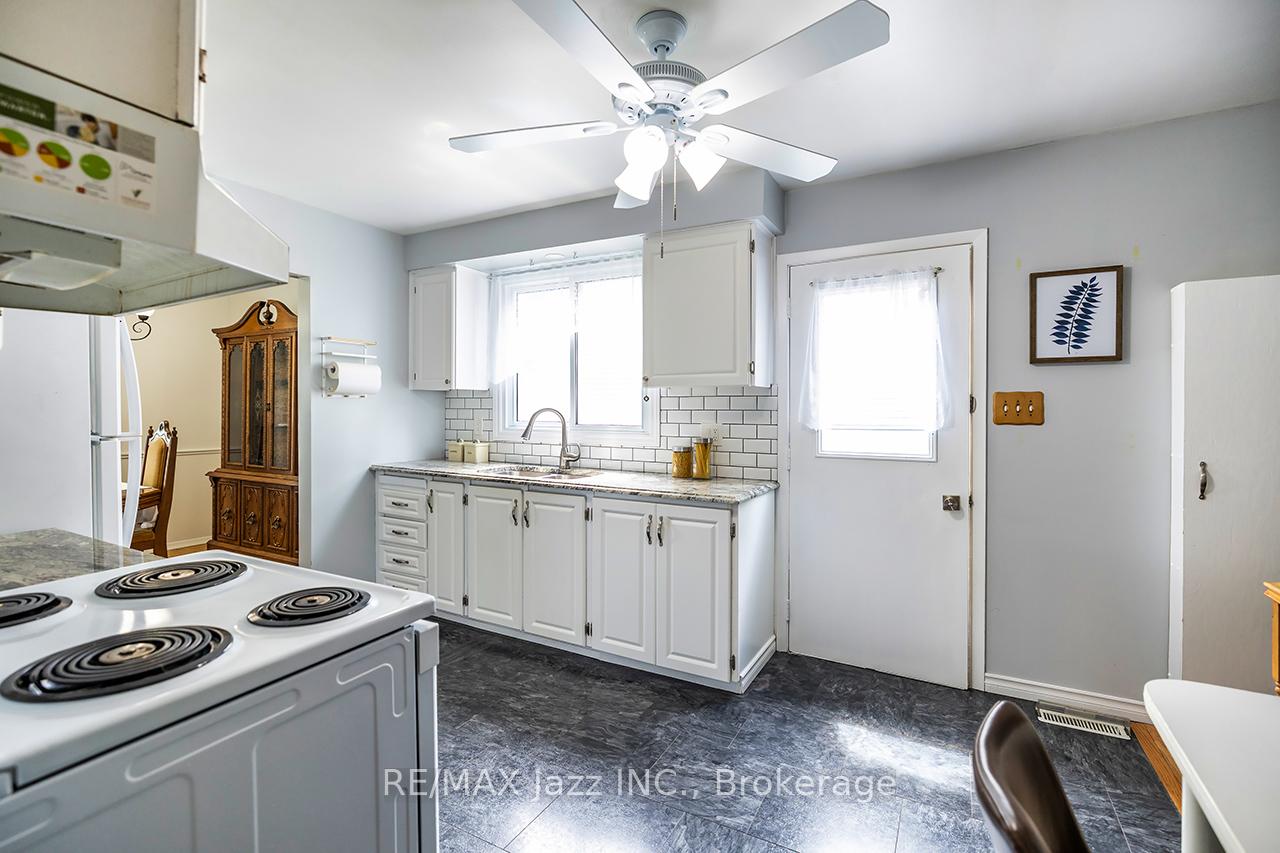 Photo 8 of 22 Deerpark Crescent, Clarington, Bowmanville — HOMEH