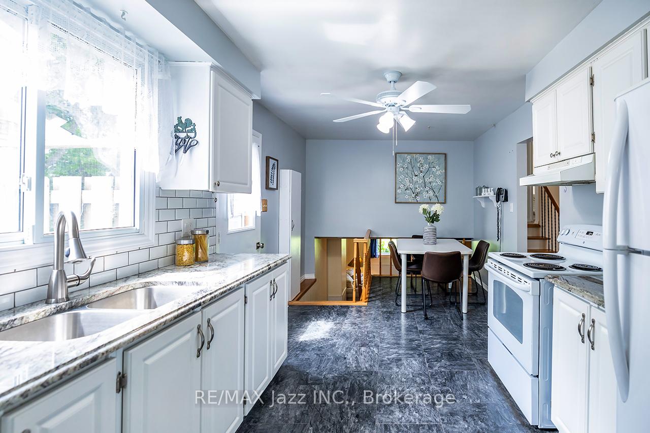 Photo 9 of 22 Deerpark Crescent, Clarington, Bowmanville — HOMEH