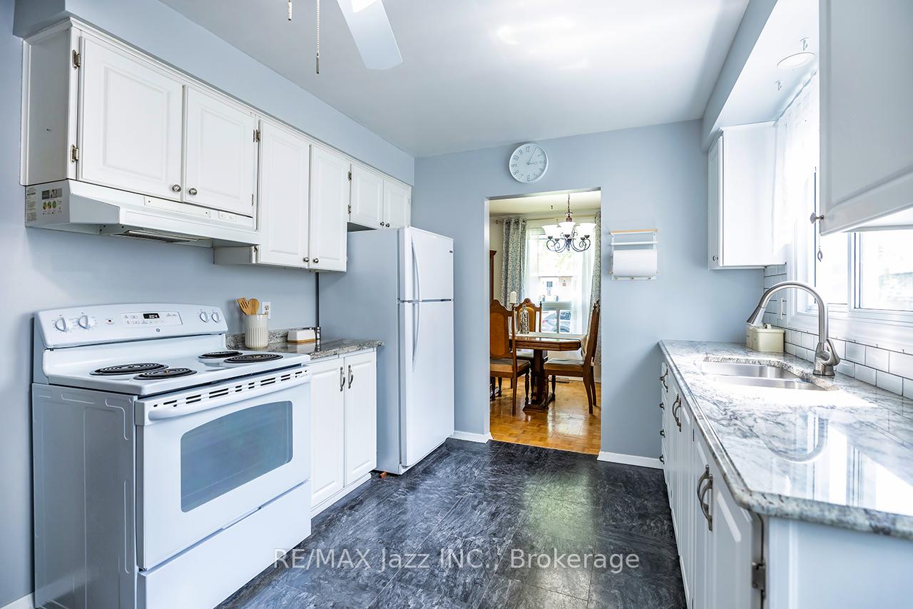 Photo 11 of 22 Deerpark Crescent, Clarington, Bowmanville — HOMEH