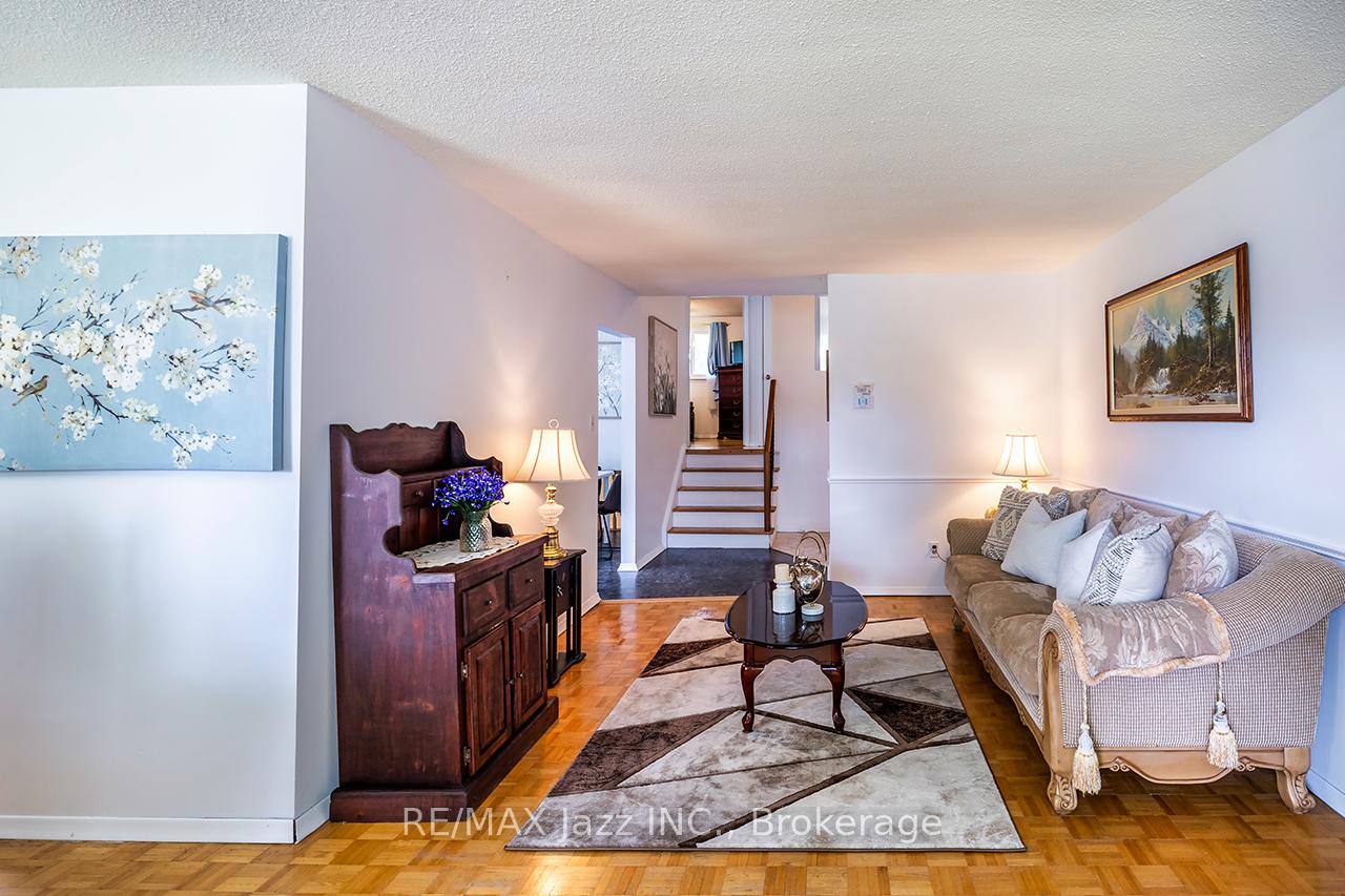 Photo 13 of 22 Deerpark Crescent, Clarington, Bowmanville — HOMEH