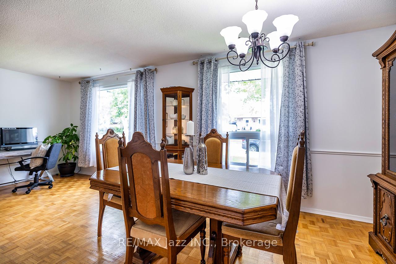 Photo 17 of 22 Deerpark Crescent, Clarington, Bowmanville — HOMEH