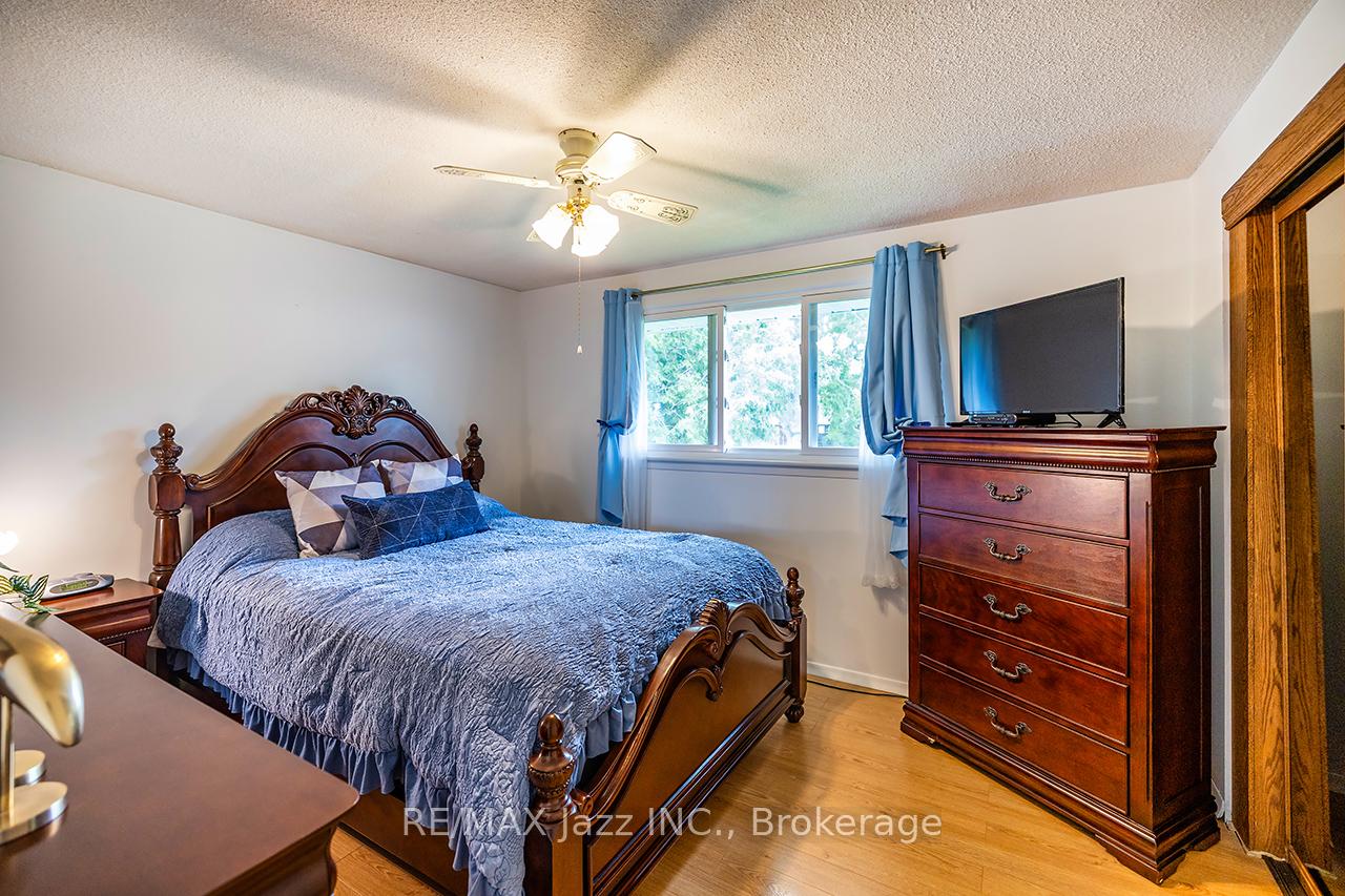 Photo 19 of 22 Deerpark Crescent, Clarington, Bowmanville — HOMEH